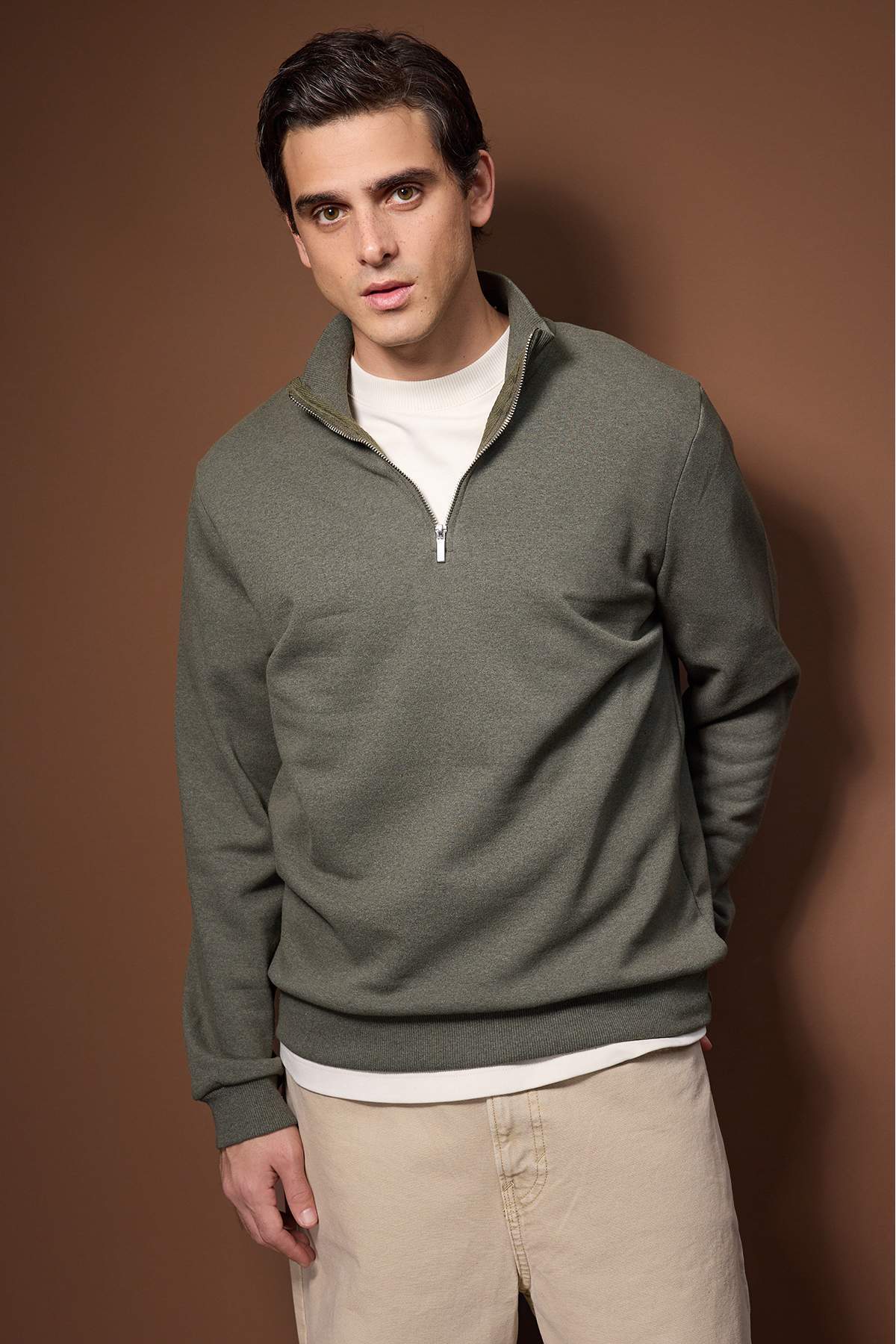 Trendyolmilla Man Haki Regular/Normal Kesim Dik Yaka Kalın İçi Polarlı Sweatshirt TMNAW26SW00021