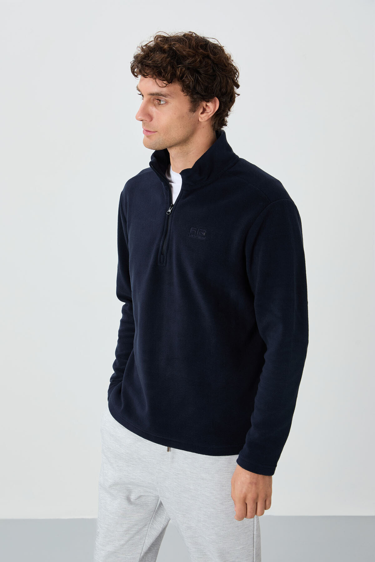 سویشرت مردانه پشمی یقه آبی River Navy Stand-up - 88310 — رنگارنگ A14ER-88310 — تصویر 4 از 6