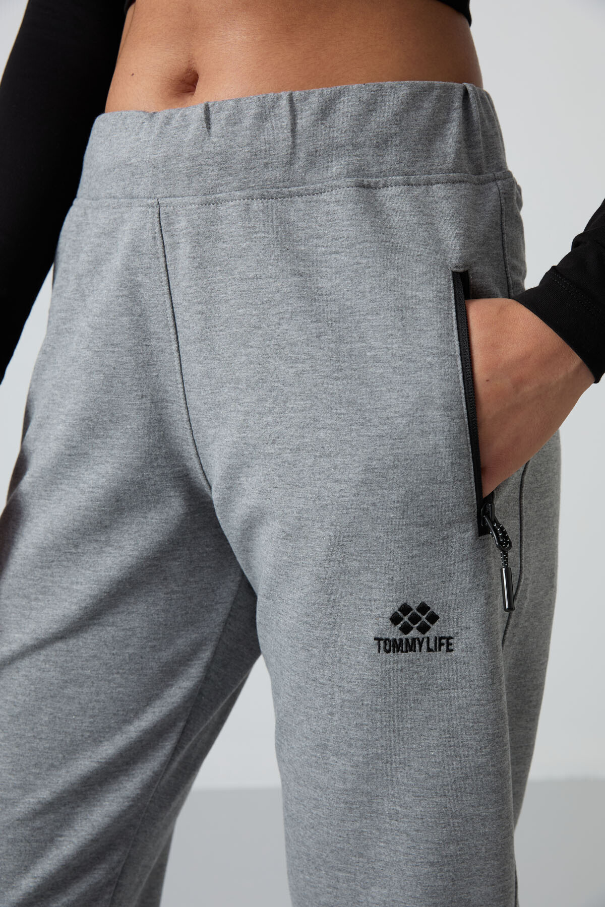 TOMMY LIFE  Gri Melanj Fermuar Cepli Rahat Form Klasik Paça Kadın Eşofman Alt - 94195 - Görsel 4