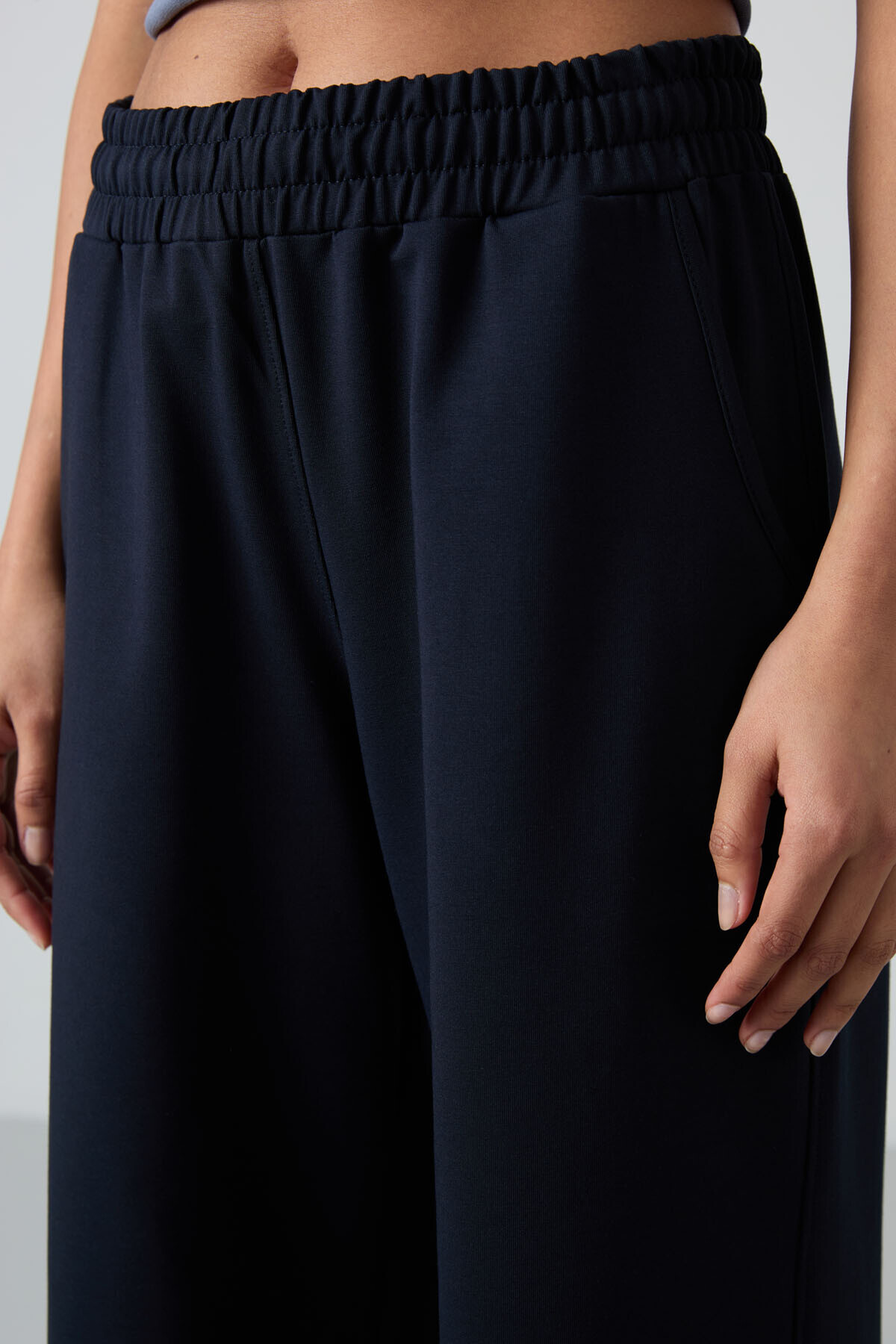 TOMMY LIFE  Lacivert Yüksek Bel Cepli Rahat Form Geniş Paça Kadın Eşofman Alt - 94567 - Görsel 4