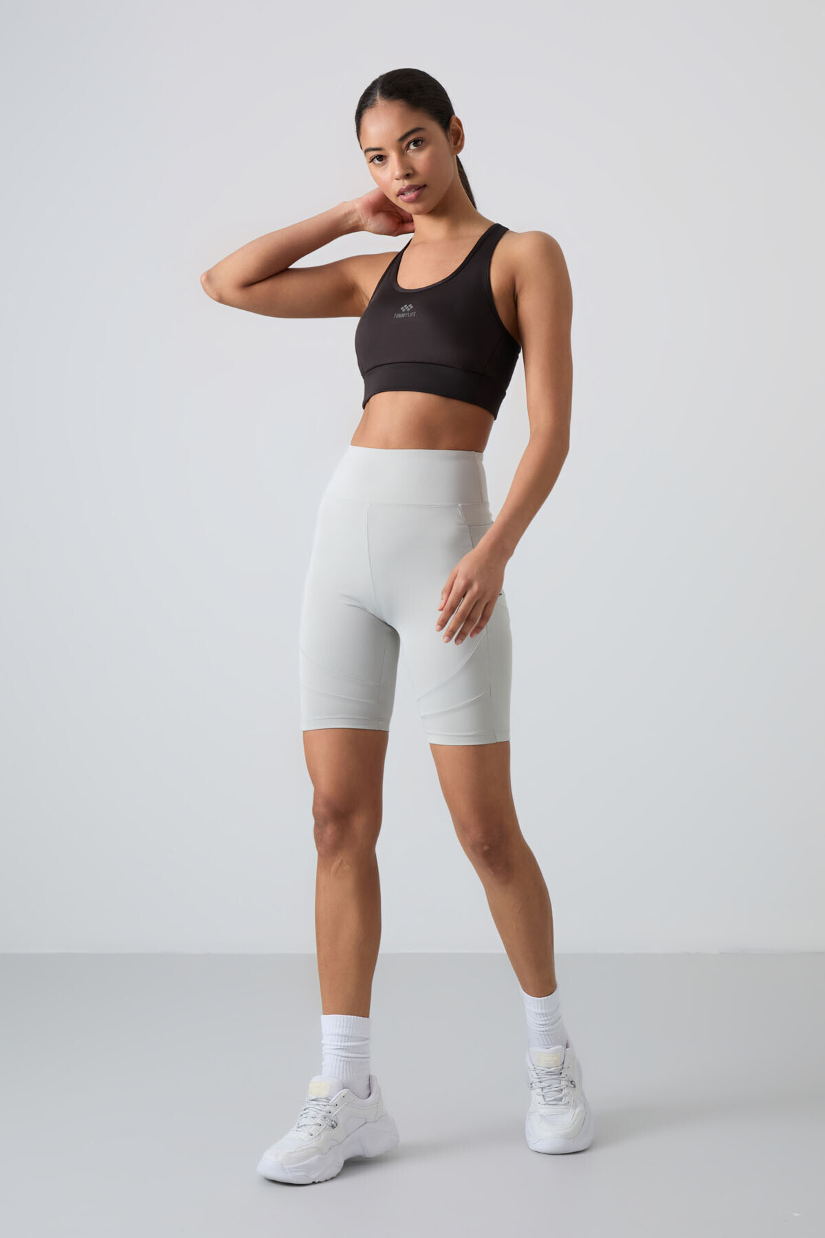 TOMMY LIFE Siyah Çapraz Sırt Detaylı Slim Fit U Yaka Pedli Kadın Spor Büstiyer - 97121 görsel 3