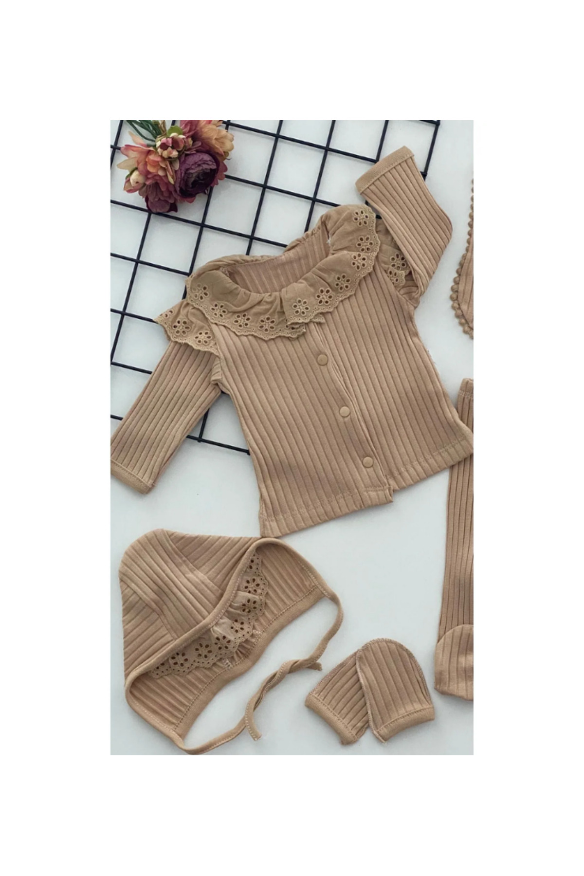 Necix's Organik Kumaş Dantelli Kız Bebek Beşli Hastane Çıkışı Seti fotoğrafı 2 (önizleme)