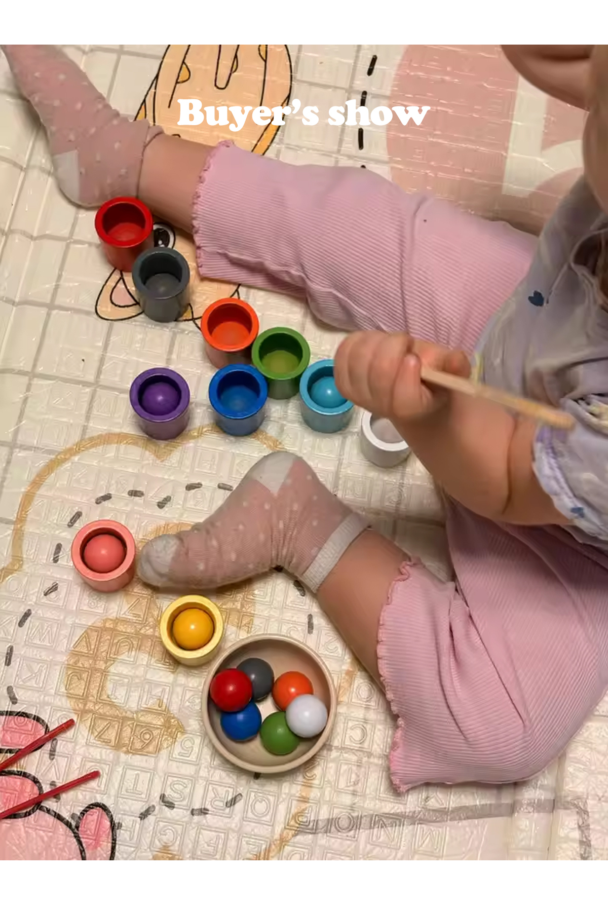 همان‌طور که نشان داده شده است، اسباب‌بازی چوبی مونته‌سوری: بازی تطبیق و مرتب‌سازی فنجان‌های رنگی برای آموزش شناخت، مناسب آموزش اوایل کودکی L