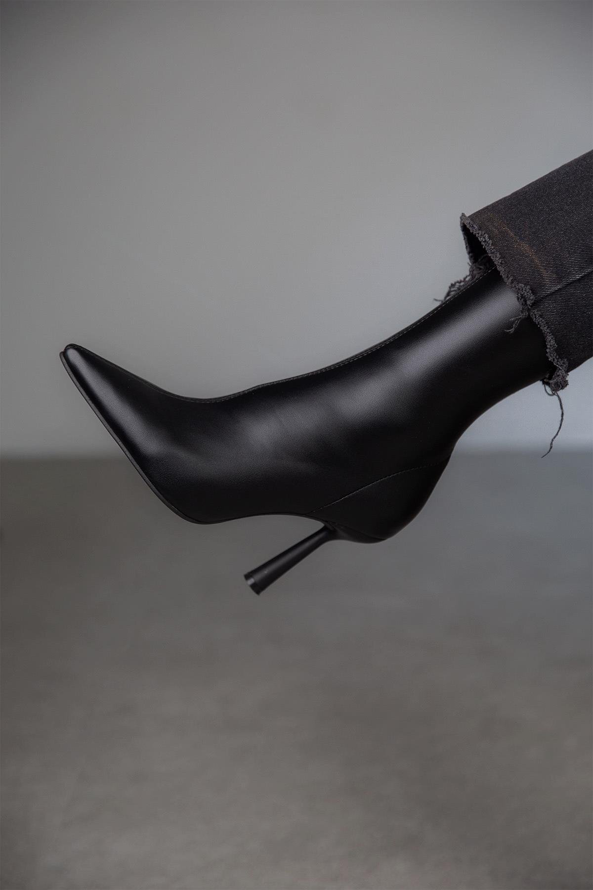 Cochines Siyah Streç Deri Bot Kadın İnce Stiletto Topuk Yandan Fermuarlı Sivri Burun Topuklu Bot görsel 6