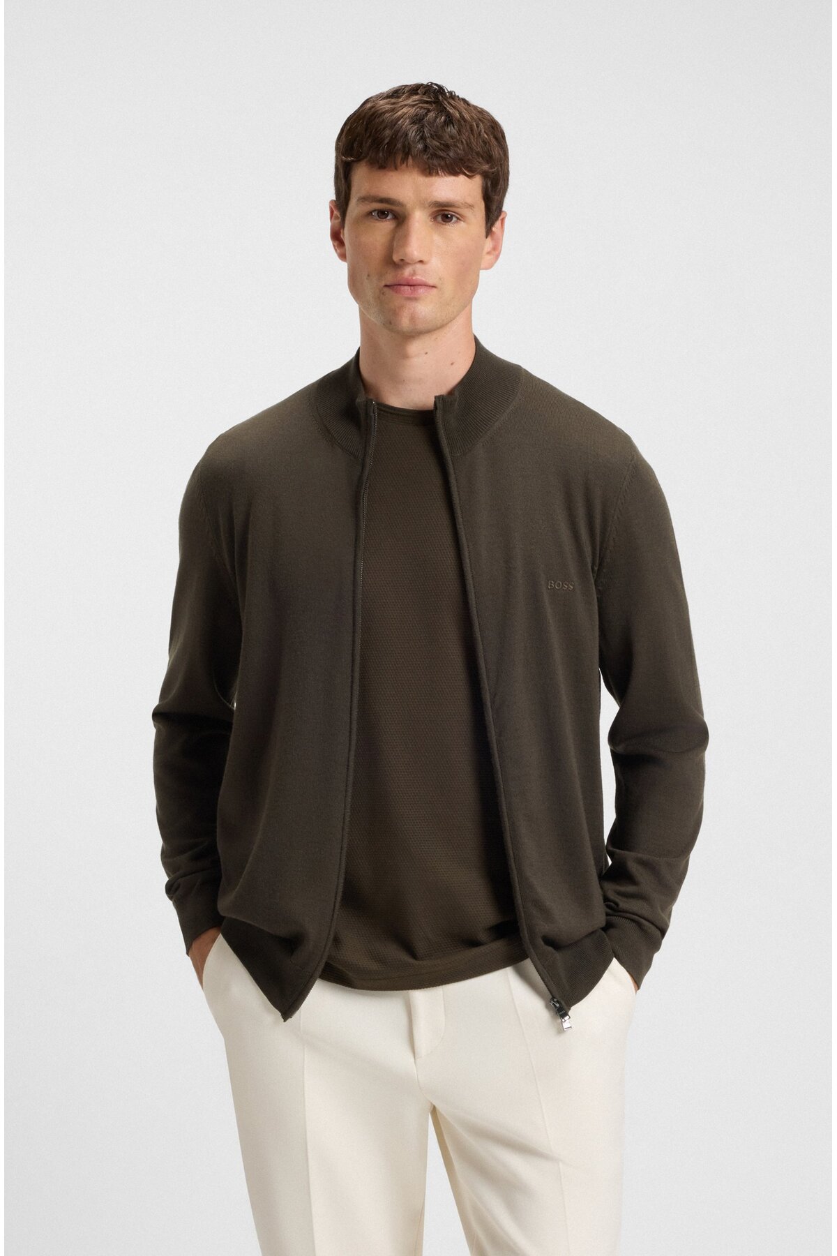 باس ژاکت بافتنی مردانه سبز تیره با جزئیات لوگوی برند، یقه ایستاده و بسته شدن زیپ 50476347-342