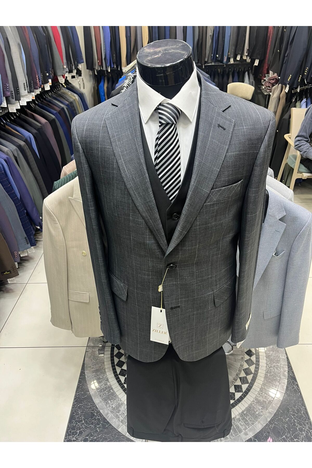ست جلیقه اسلیم فیت چهارخانه ترکیبی (ژاکت ساده یا چهارخانه. شلوار و جلیقه ساده) — خاکستری MSSKOM — تصویر 4 از 5