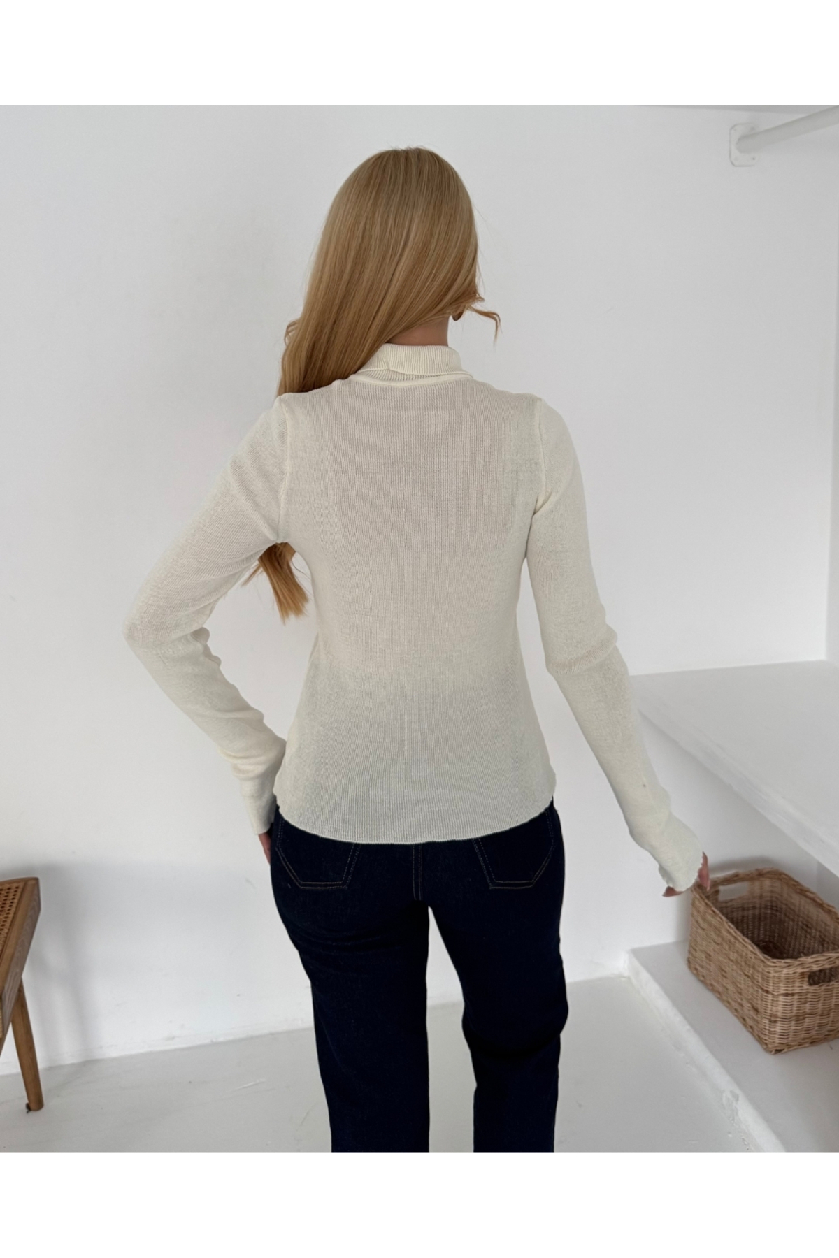 Kadın Ekru Dik Yaka Çıtçıtlı Triko Kazak – Rahat Kalıp Günlük Şık Model