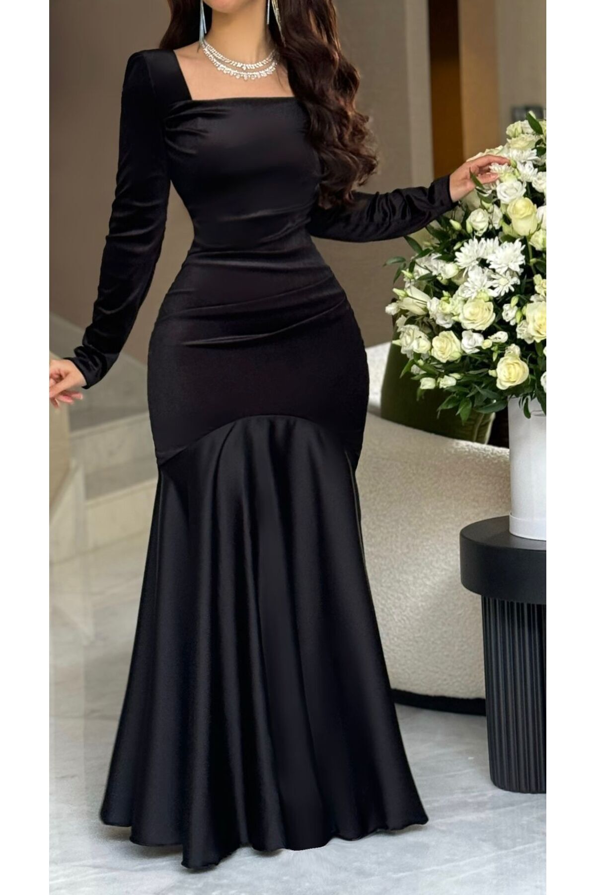 Riva فستان سهرة أسود طويل، مخملي وضيق، بقصة حورية البحر وأكمام طويلة.