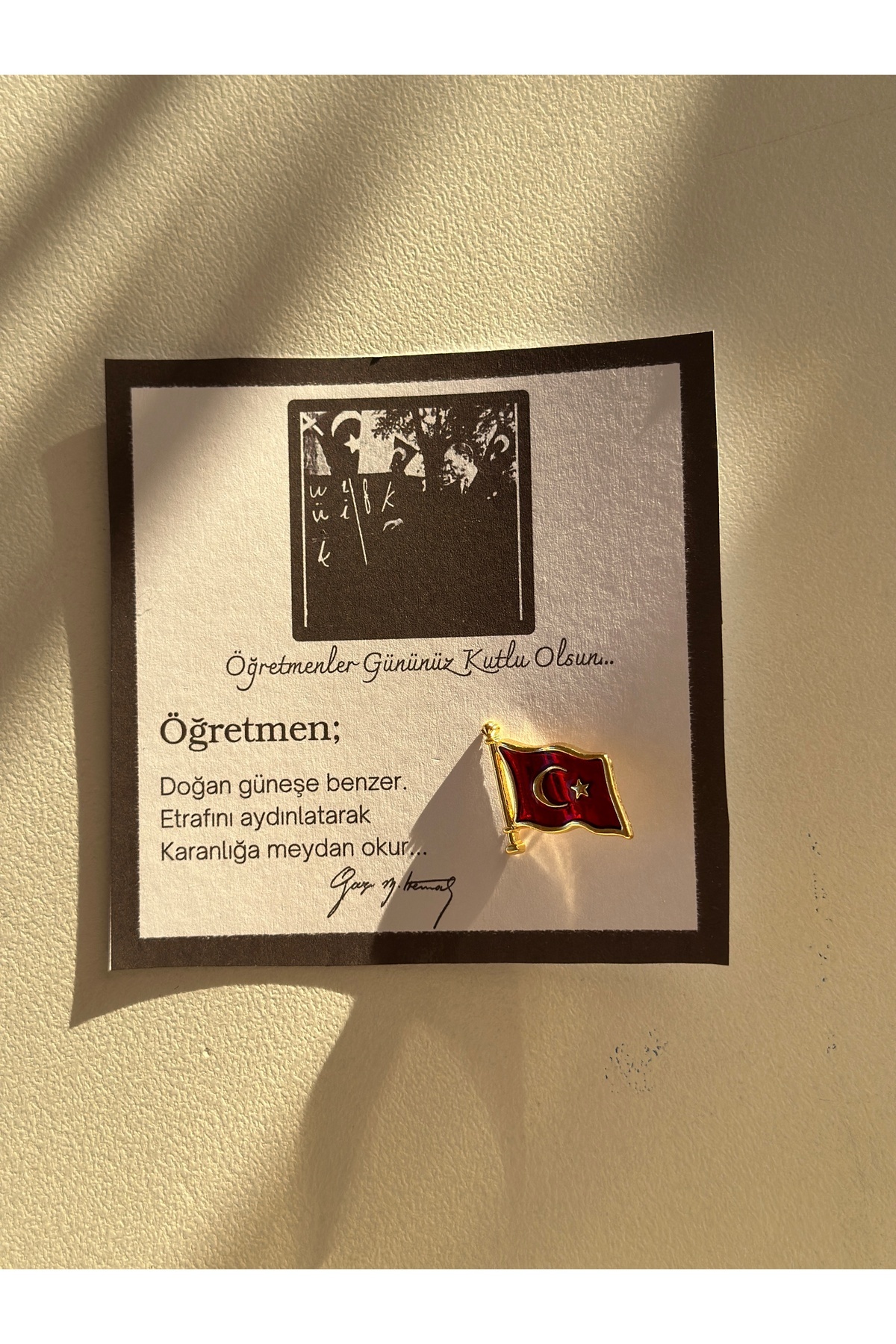 Tüko Store Kartlı Atatürk Ve Türk Bayrağı Yaka Rozeti 24 Kasım Öğretmenler Günü Hediyesi Kutulu