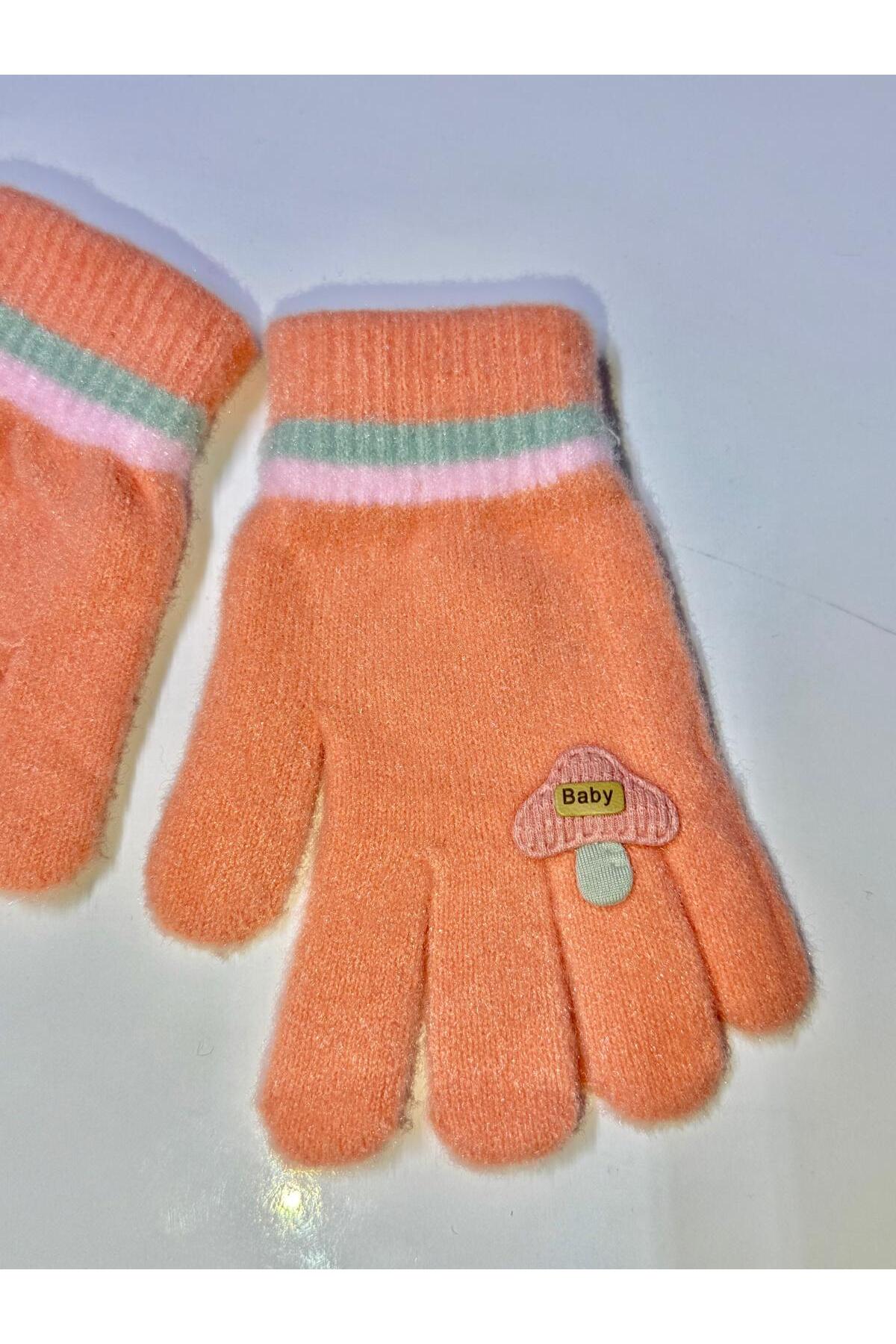 JHTshop kız çocuk Örme Jakarlı Sıcak Beş Parmak Eldiven Sevimli kucaklama Ayı nakışlı 4-8 yaş fotoğrafı 2 (önizleme)