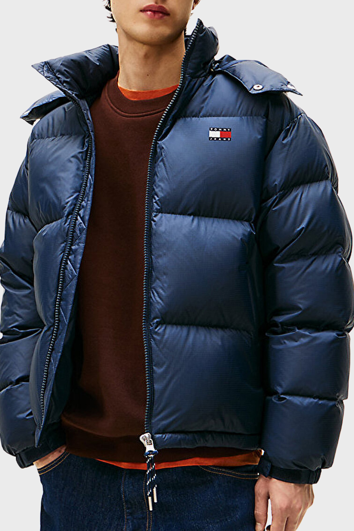 تامی جینز کاپشن پفی مردانه ضد آب، کلاه دار و قابل جدا شدن، مدل Relaxed Fit، مدل DM0DM22036 C1G