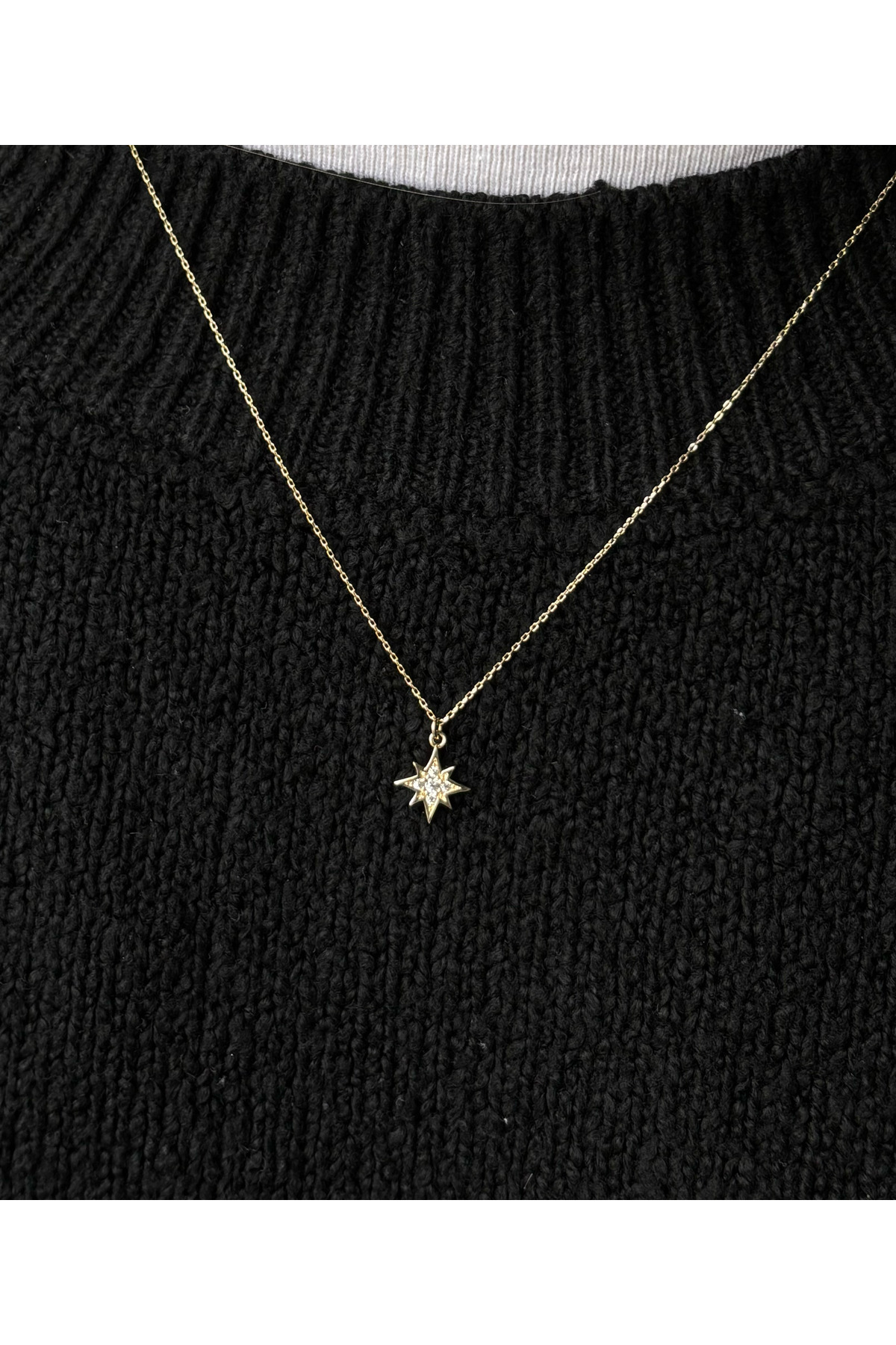 Has Kuyumcum 14 Ayar Altın Taşlı Yıldız Kolye