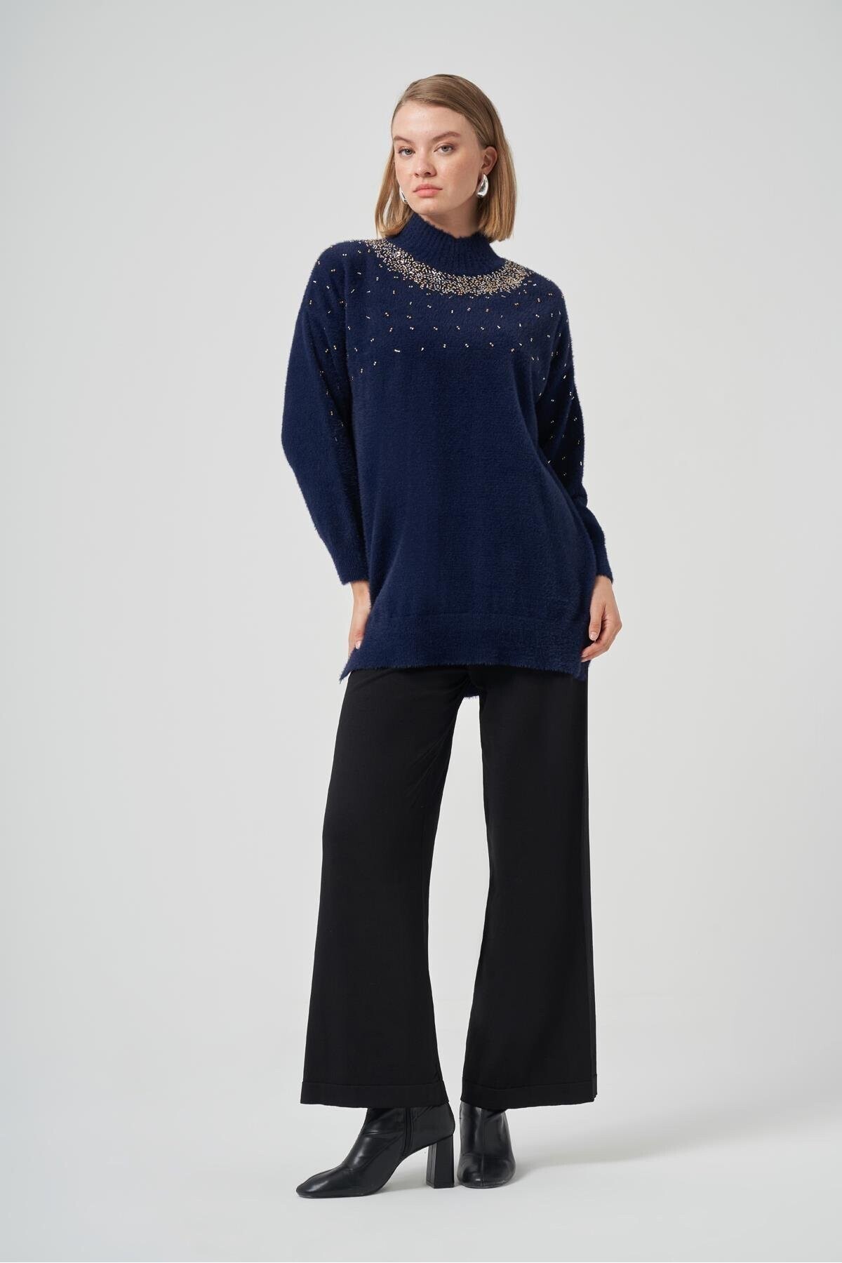 Nuss 7003 Sıfır Yaka Serpme Boncuk İşlemeli Angora Tunik