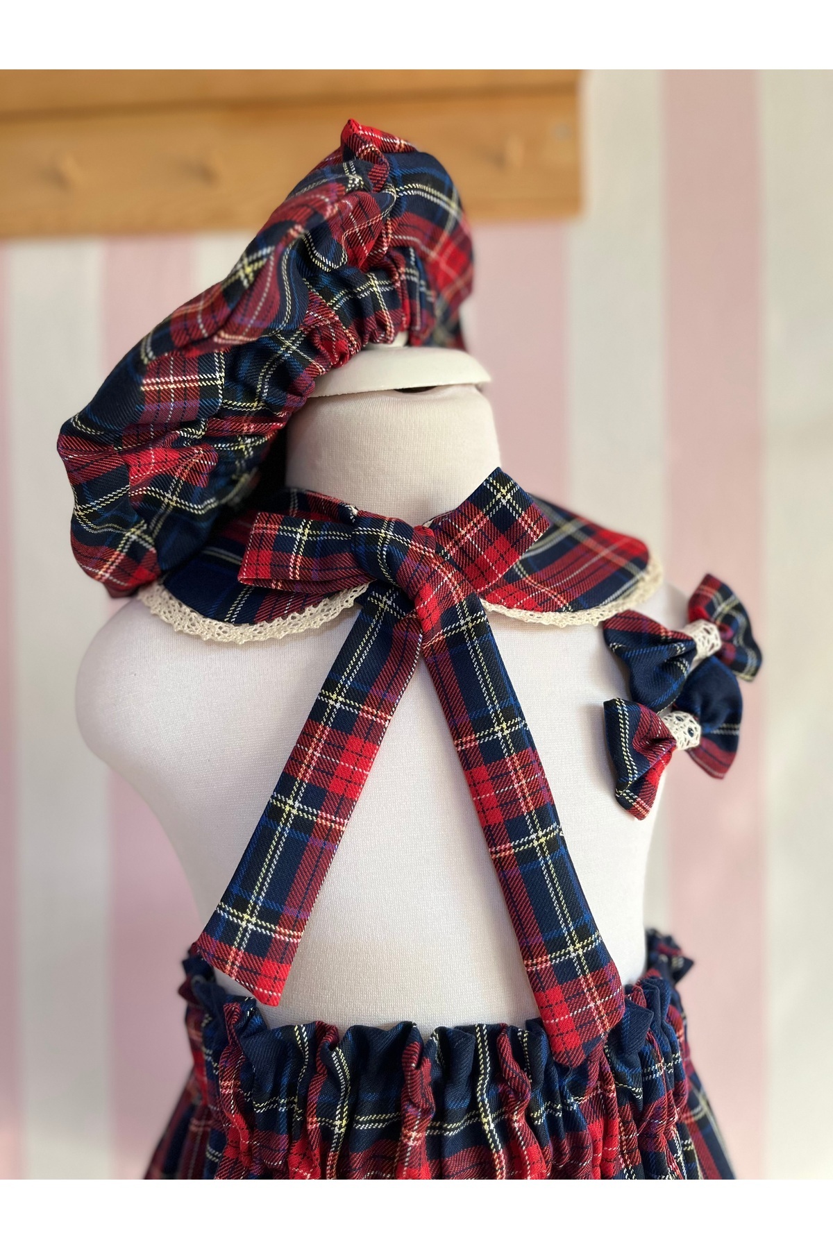 Eylülce Butik Kız Çocuk Lacivert Ekoseli Etek & Şapka & Vintage Yaka & Toka Takım (%100 PAMUK KUMAS) fotoğrafı 5 (önizleme)