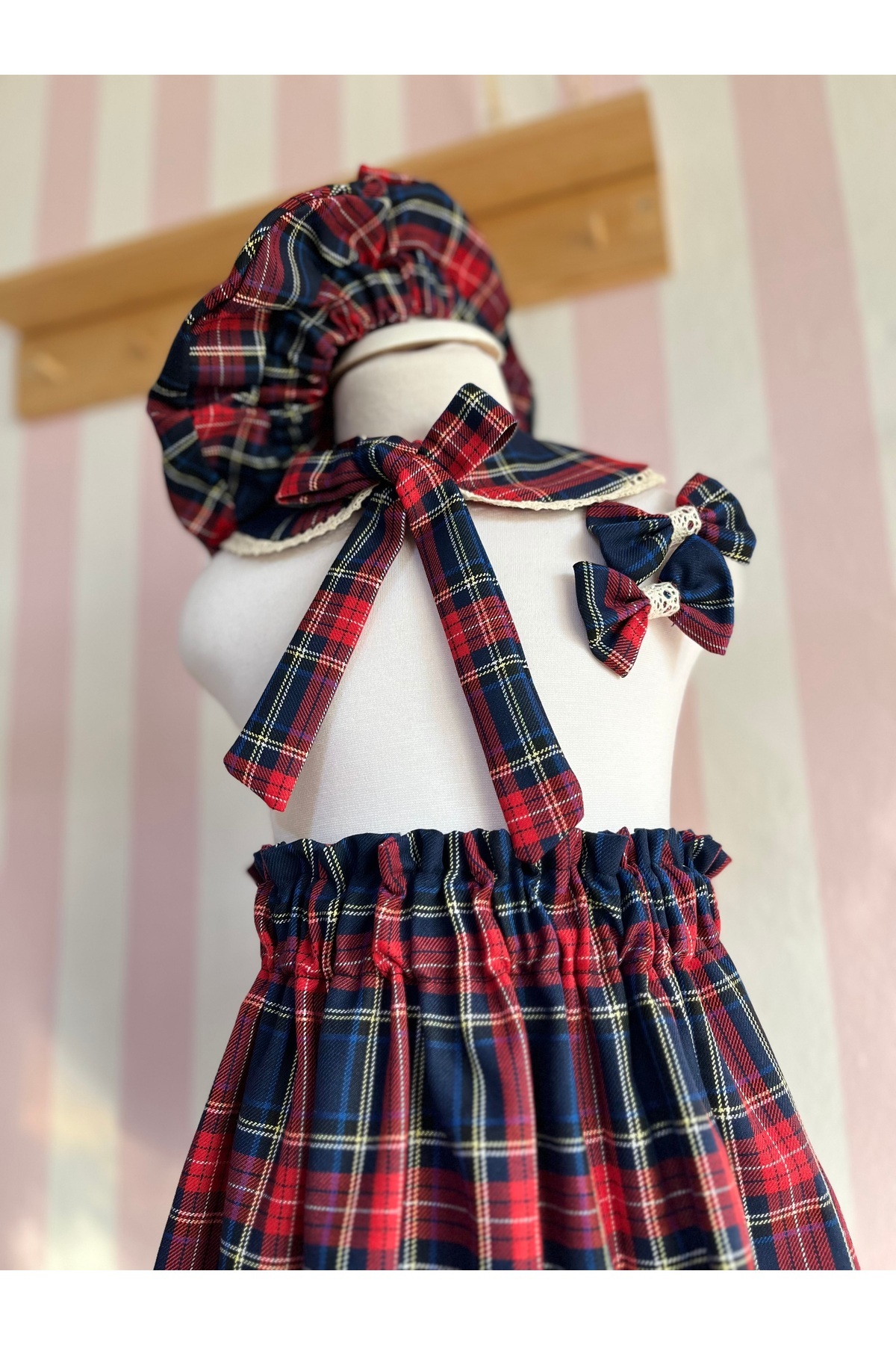 Eylülce Butik Kız Çocuk Lacivert Ekoseli Etek & Şapka & Vintage Yaka & Toka Takım (%100 PAMUK KUMAS) fotoğrafı 6 (önizleme)