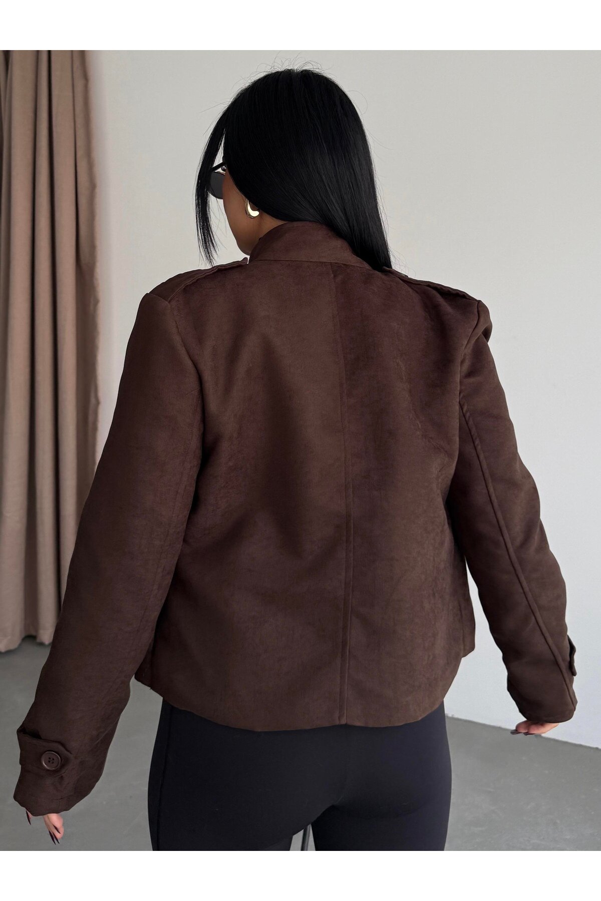HARMONY GLOBAL  Kadın Kahverengi Tokalı Yaka ve Düğme Detaylı Vorse Süet Kısa Ceket –Tok Duruşlu, Şık Süet Mont 7615 - Görsel 3