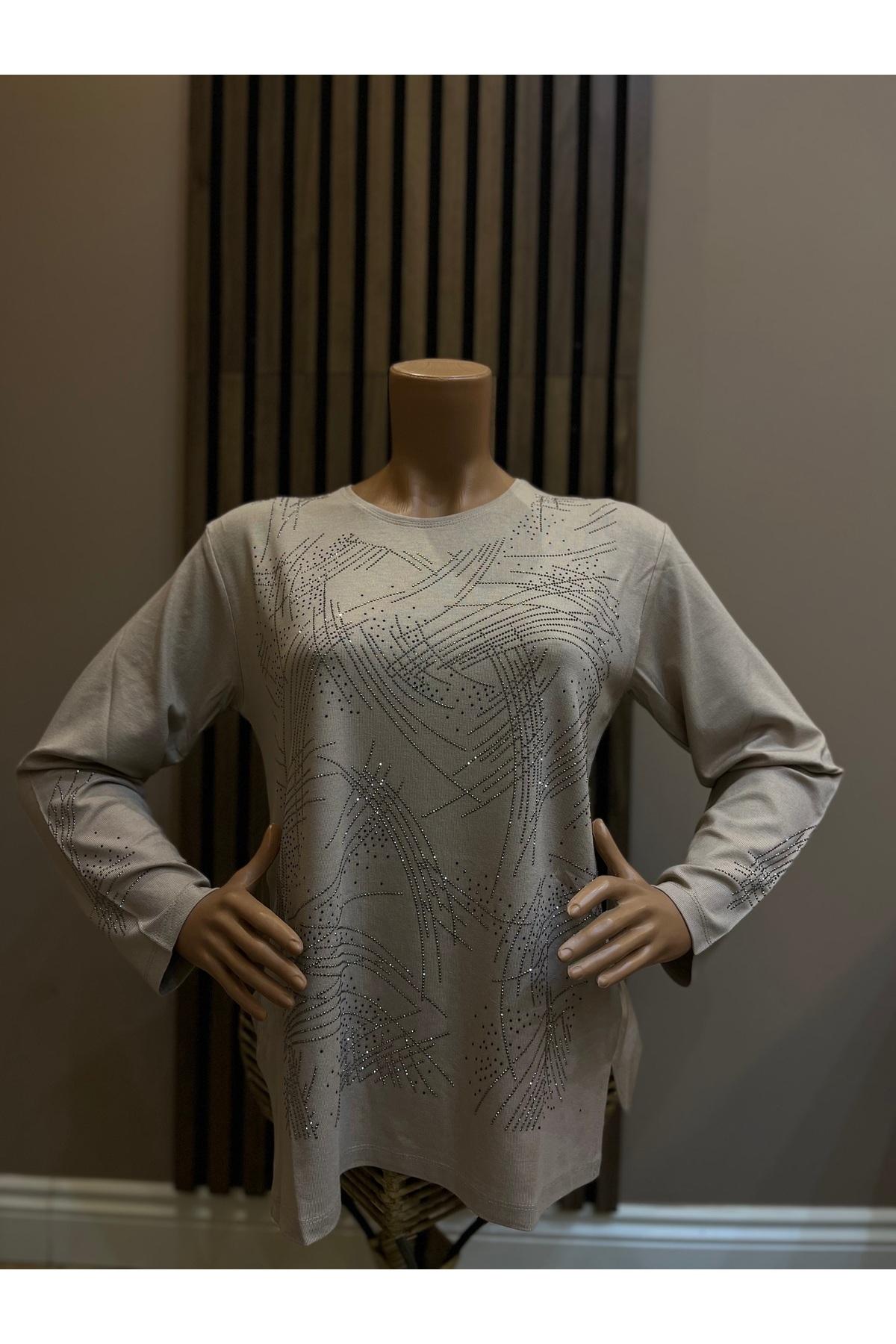 Women's Middle Age and Above Board Patterned Gemmed Beige Mother Combed Cotton Blouse