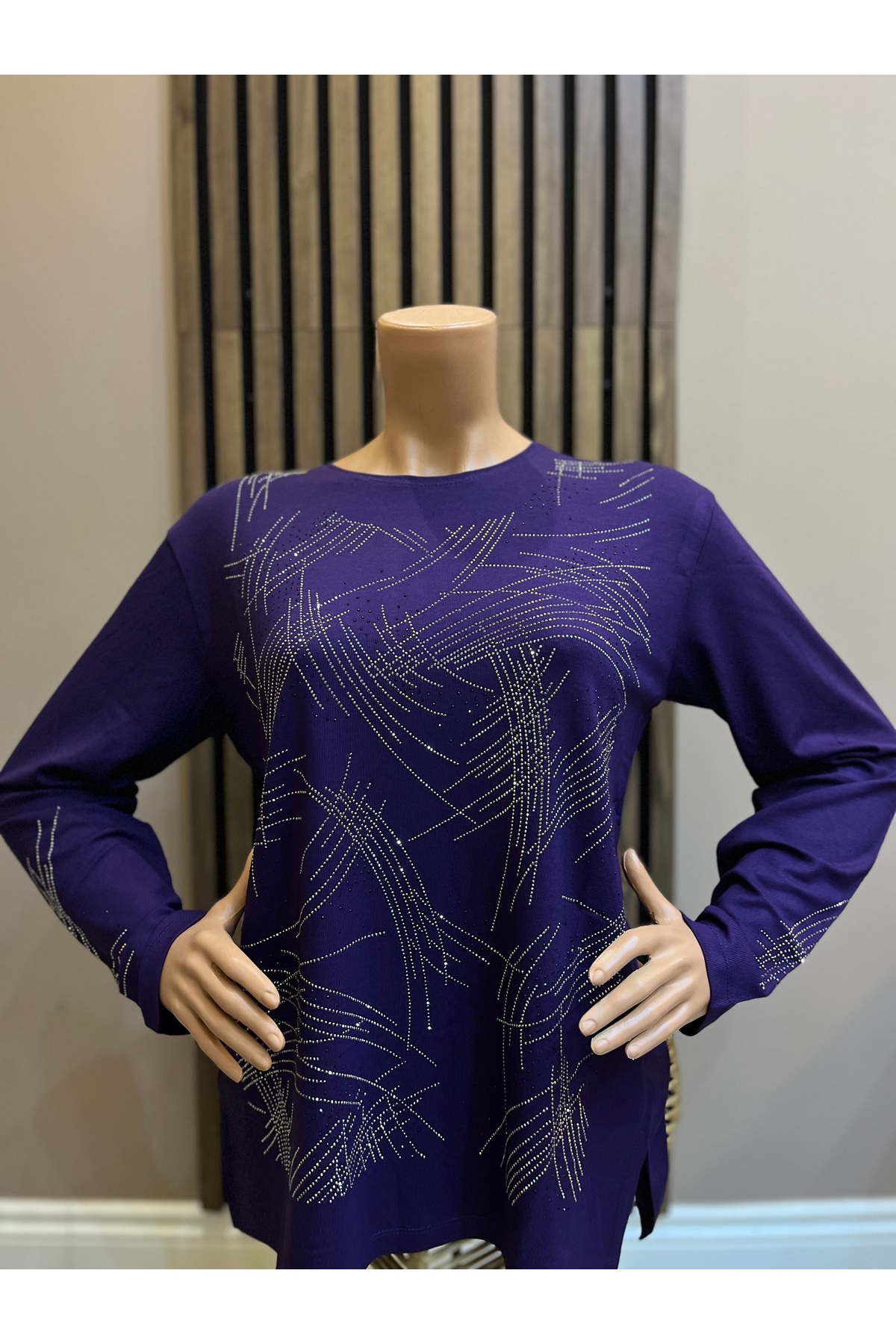 Women's Middle Age and Over Board Patterned Gemmed Mother Combed Cotton Blouse