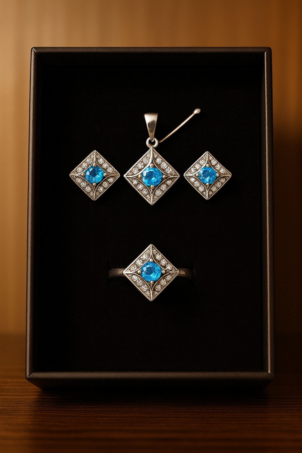 TOPAZ MÜCEVHERAT Mavi Topaz Taşlı Kare Model 925 Ayar Gümüş Takı Seti (Kolye–Küpe–Yüzük)