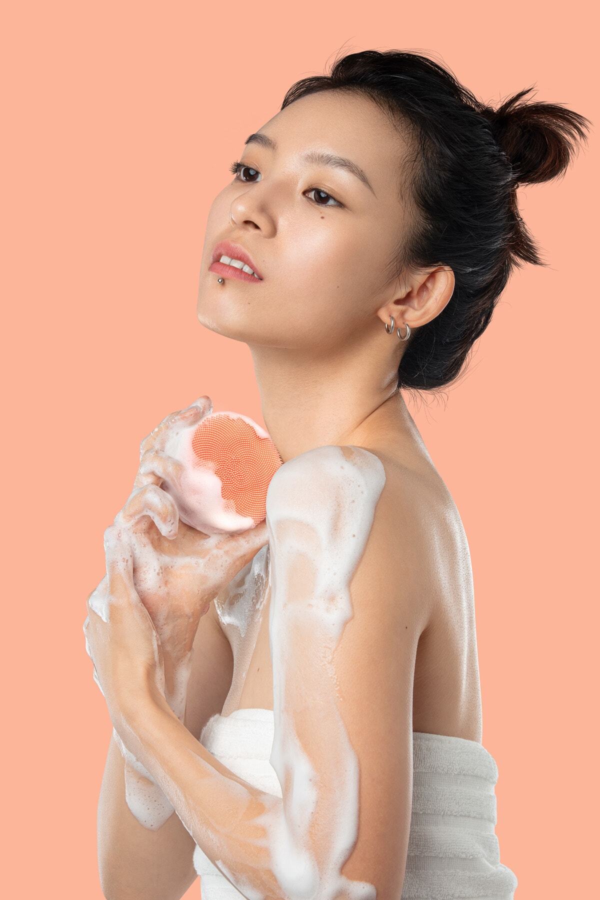 Luna™ 4 Body T-sonic™ Masajlı Vücut Fırçası, Peach Perfect — F138A — تصویر 4 از 7