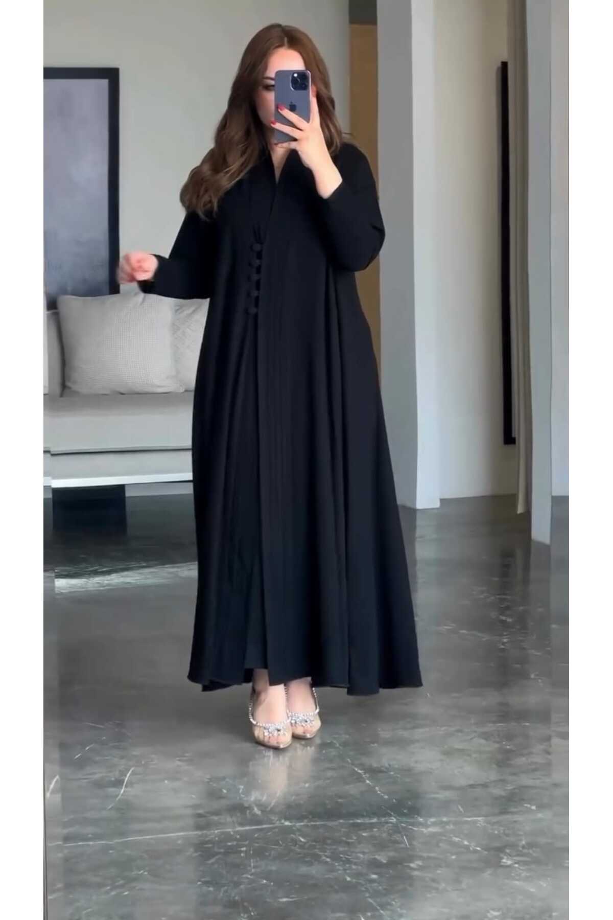 عباية رسمية وانيقة وبتفاصيل كسره من الأمام وعلى ال...