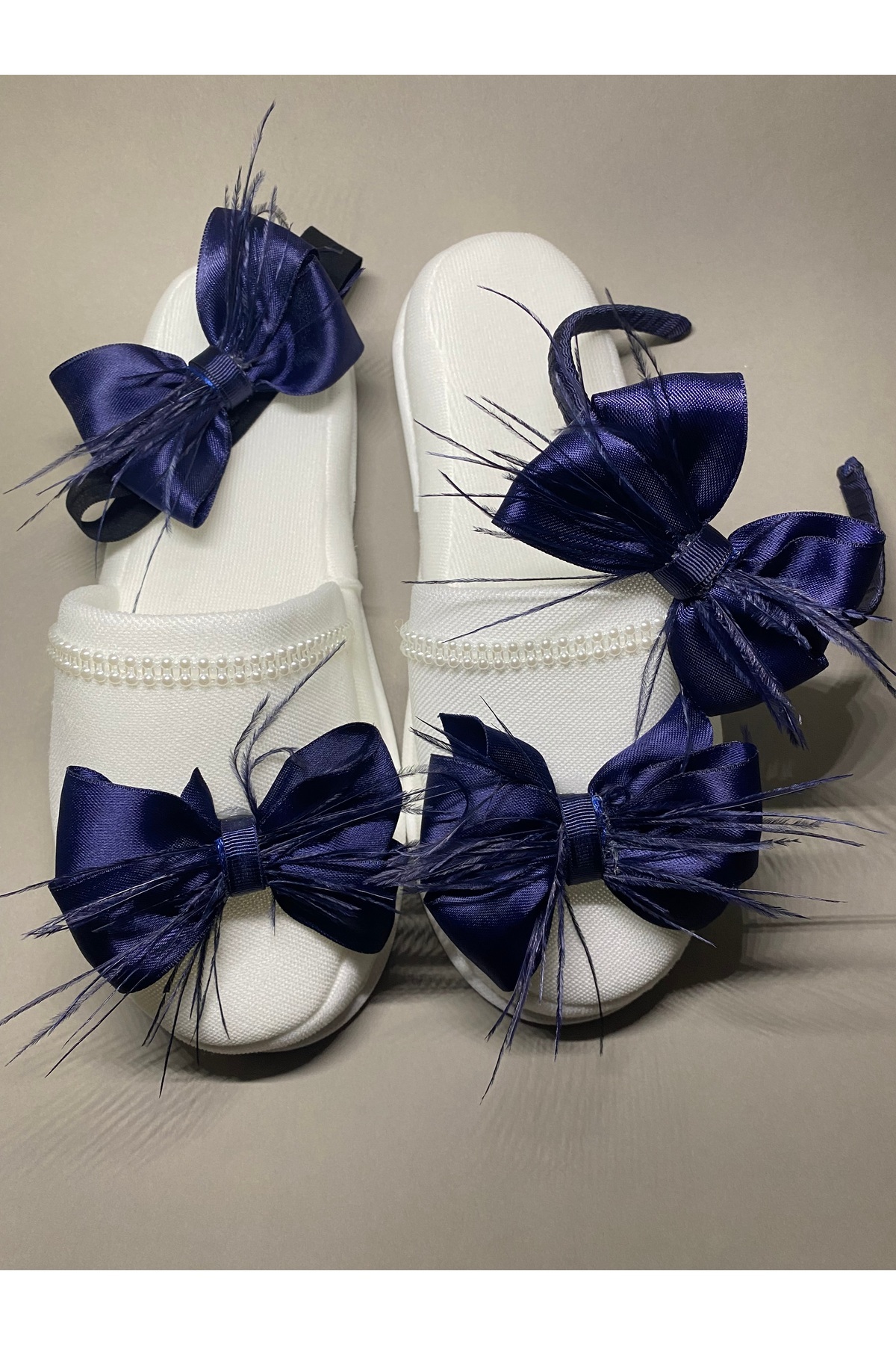 Massaltay Lacivert Tüylü Fiyonk Anne Lohusa Terliği Tacı ve Bebek Bandanası 3’lü Şık Hastane Çıkışı Seti fotoğrafı 6 (önizleme)