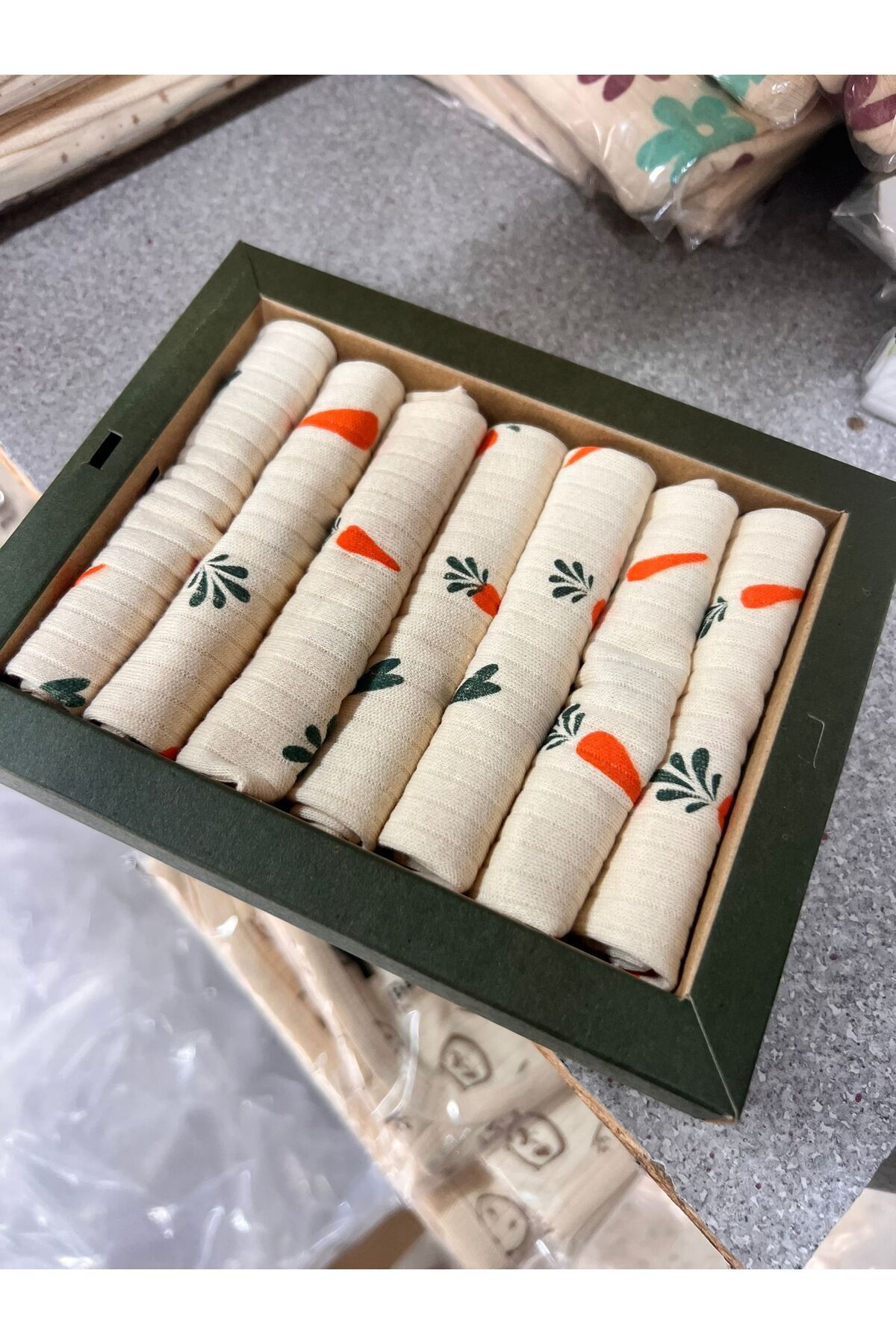 yukobaby bebeğiniz için en doğalı Bebek Naturel Havuçlu Özel Seri 7'li %100 Pamuklu Kutulu Ağız Mendili