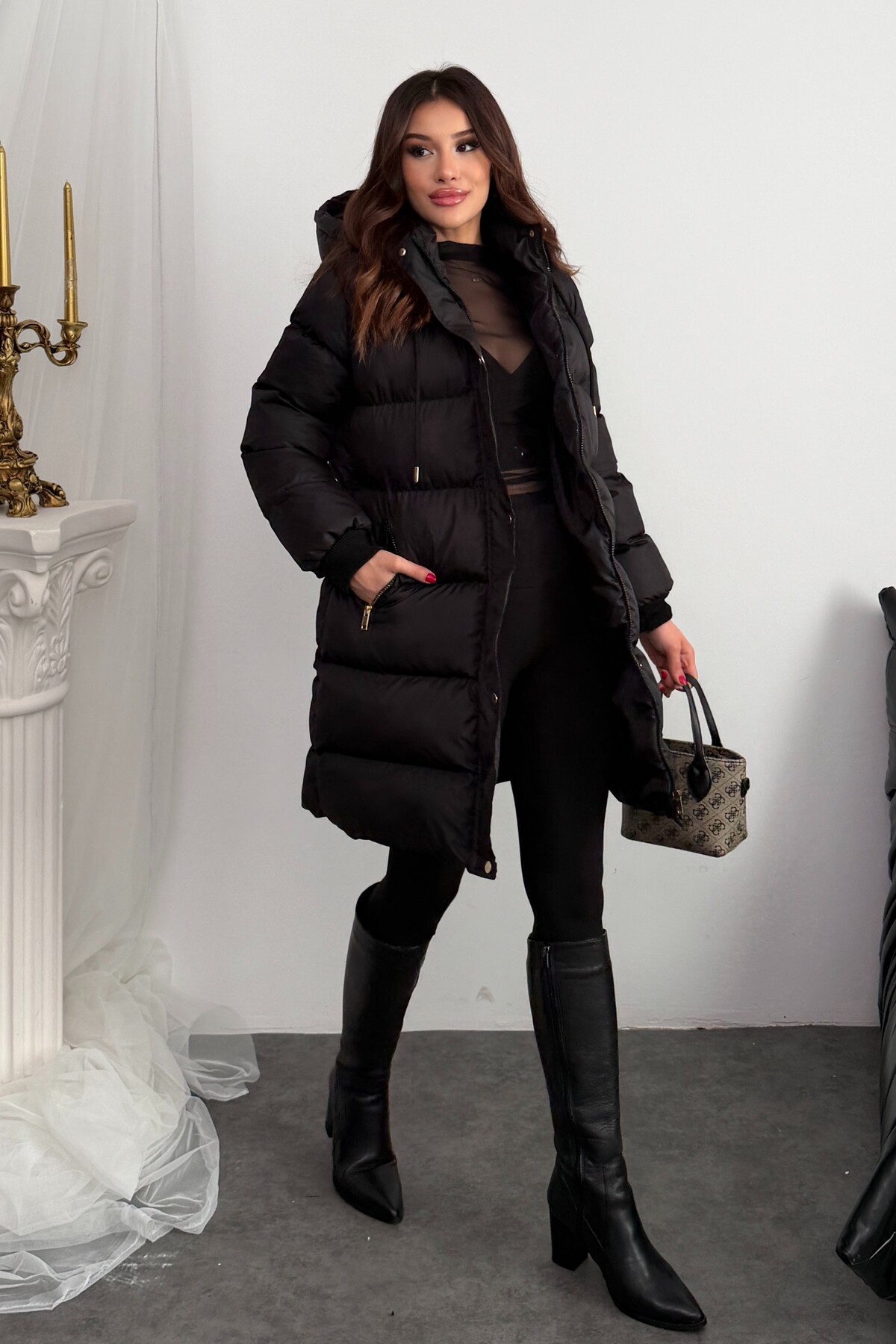 moda armanc Kadın Siyah Uzun Kapüşonlu Şişme Mont, Oversize Kışlık Gold Düğmeli görsel 5