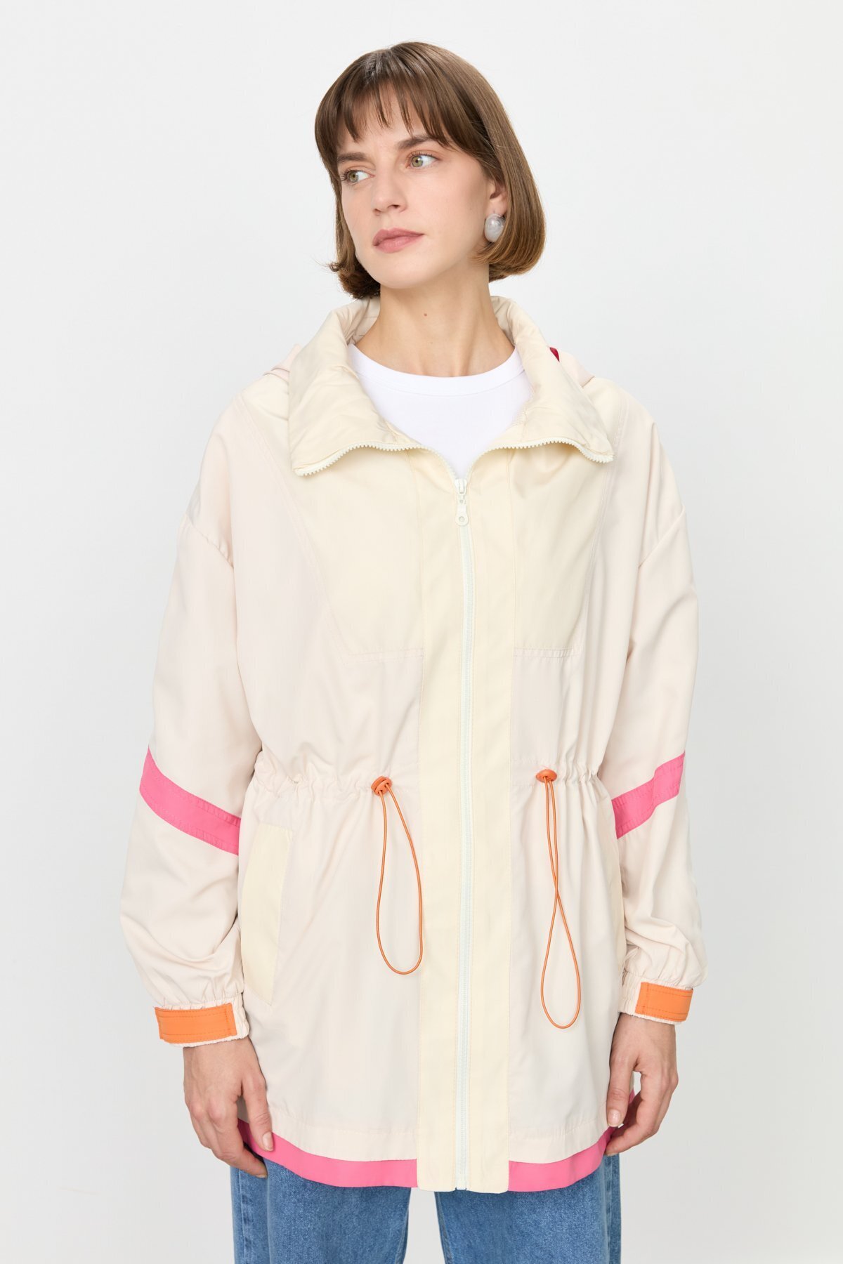 Nihan  Beli Büzgülü Kapşonlu Yağmurluk Bej - Görsel 3