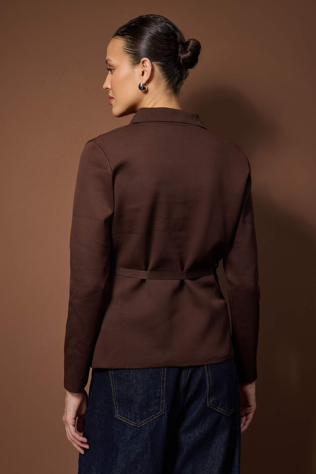 Trendyolmilla  Özel Koleksiyon Kahverengi Kemerli Polo Yaka Triko Hırka TWOAW26HI00131 - Görsel 4