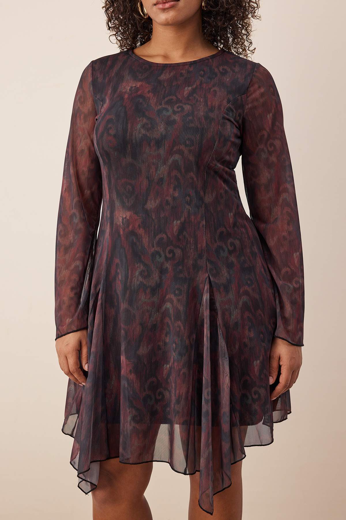 Trendyol Curve Mehrfarbig gemustertes, asymmetrisches, gestricktes Tüllkleid in Übergröße TBBAW26AH00066