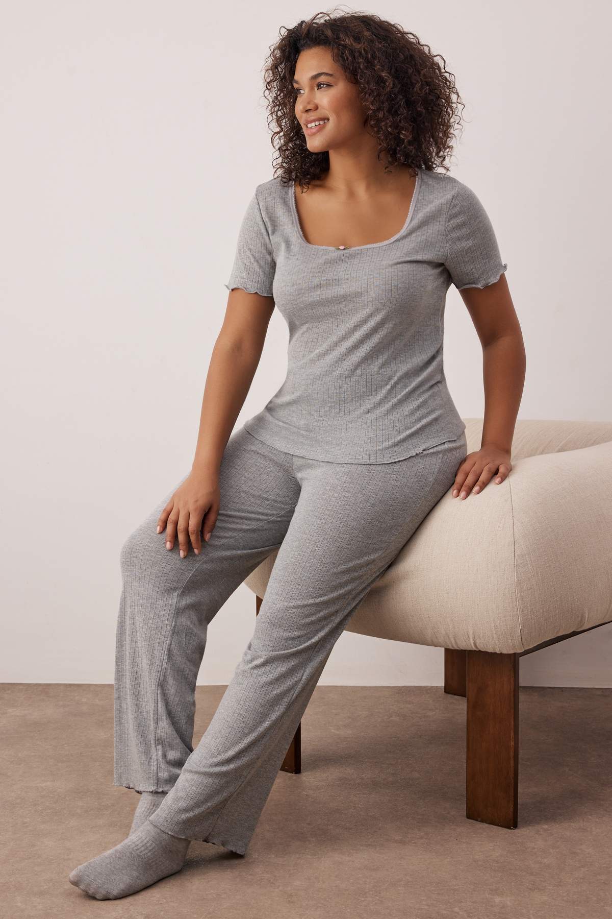Trendyol Curve Graues Pointel-Pyjama-Set mit durchbrochenem/Loch-Strickmuster...