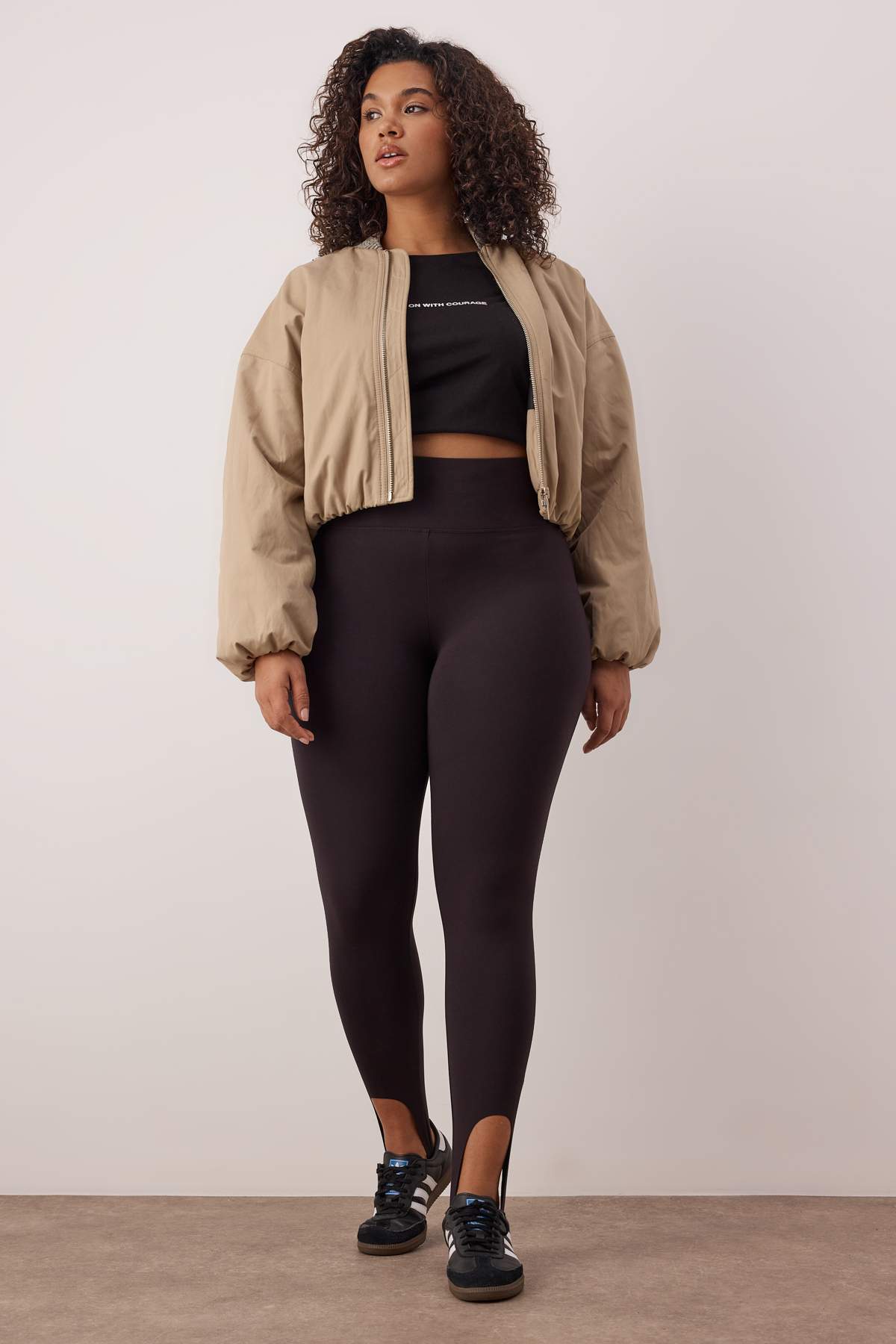 Trendyol Curve Schwarze, gebürstete Soft-Stoff-Fuzo-Yoga-Strick-Sportleggings...