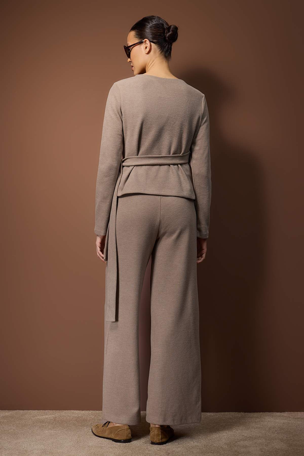 Trendyolmilla  Vizon aksesuar Detaylı Fitted Kruvaze Yaka Esnek Örme Alt - Üst Takım TWOAW26AU00148 - Görsel 4