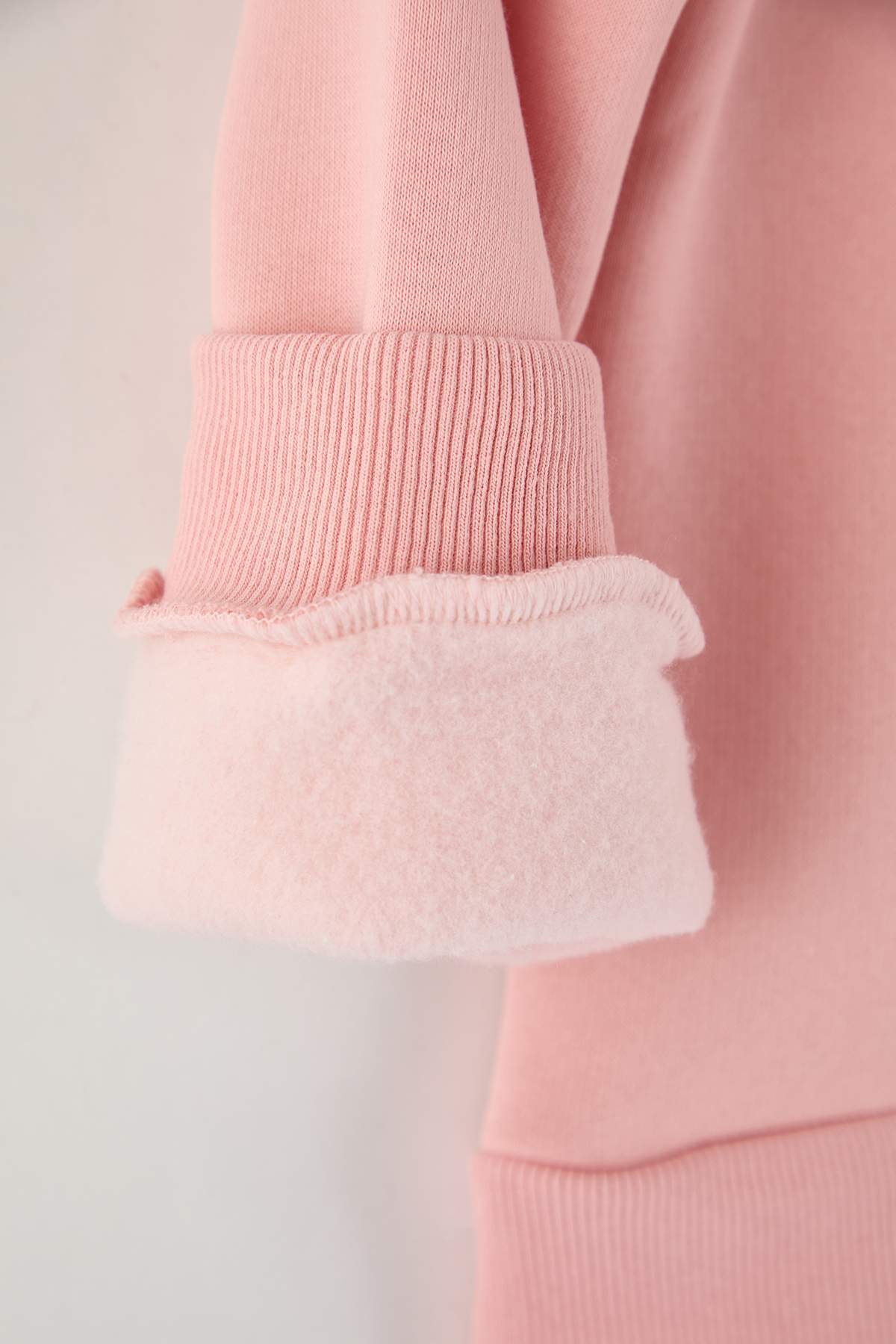 Trendyolmilla  Pembe Pamuklu Kalp Basklı Kalın/İçi Polarlı Regular Örme Kız Çocuk Sweatshirt TKDAW26SW00023 - Görsel 5