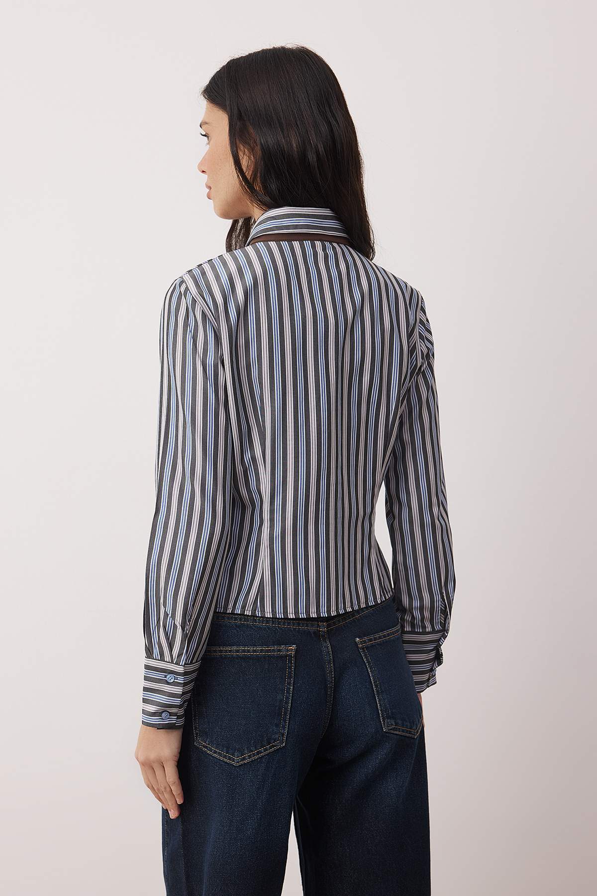 Trendyolmilla  Kahverengi Mavi Çizgili Kravatlı Hafif Bele Oturan Gömlek TWOAW26GO00133 - Görsel 4