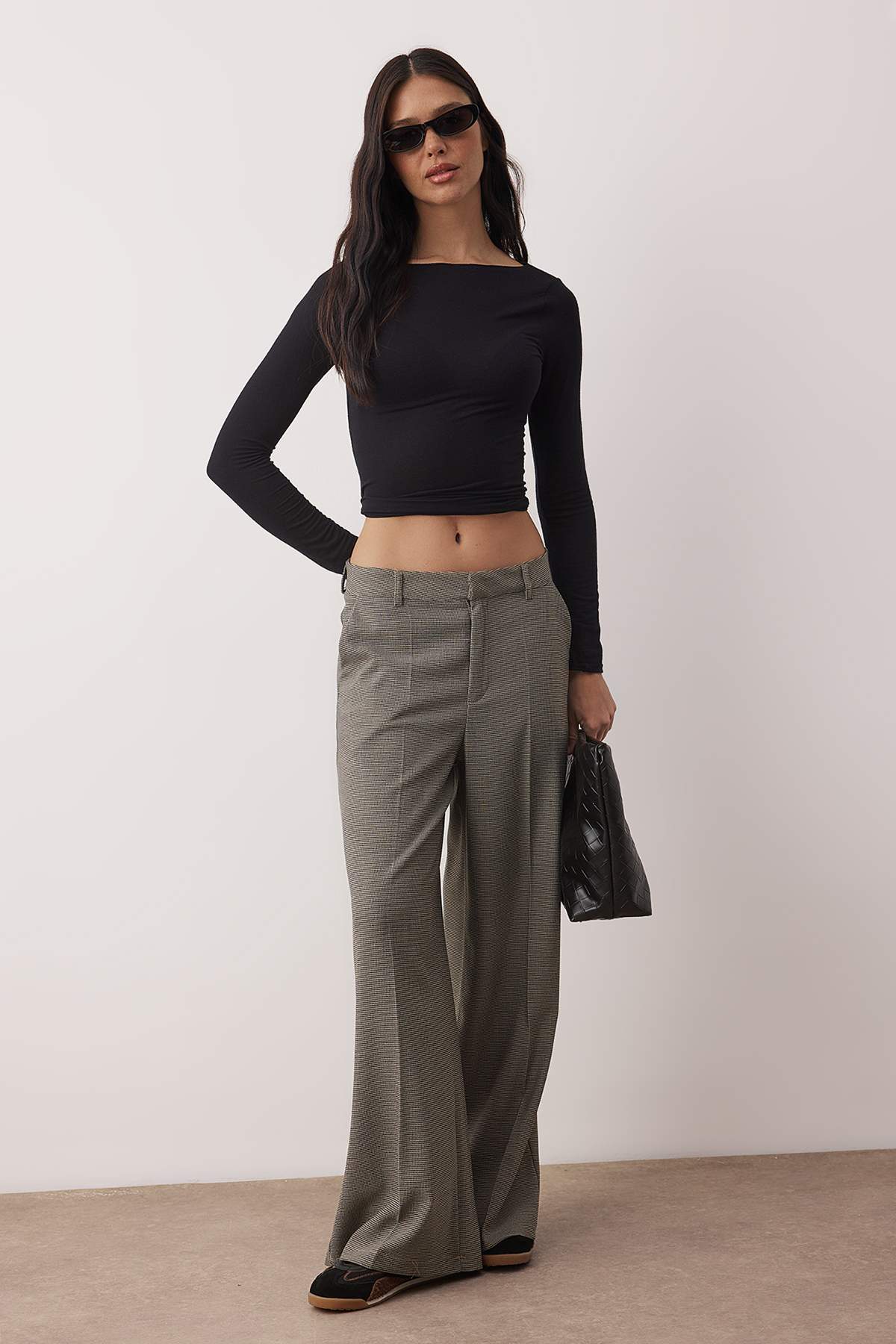 Trendyolmilla  Gri Düşük Bel Bol Kalıp Dokuma Geniş Paça Pantolon TWOAW26PL00165