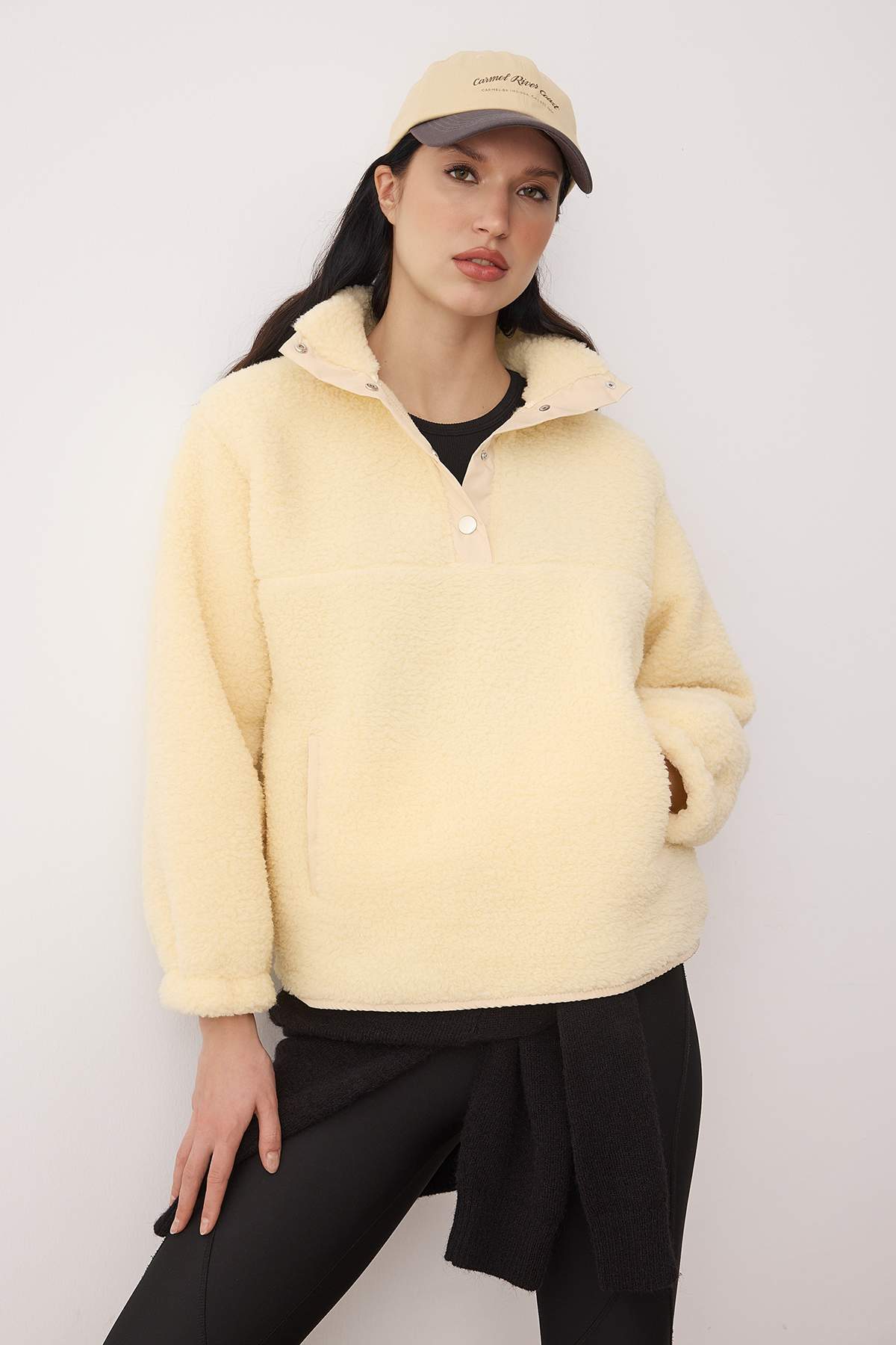 Trendyolmilla  Açık Sarı Peluş Oversize/Geniş Kalıp Örme Sweatshirt TWOAW26SW00021 - Görsel 2