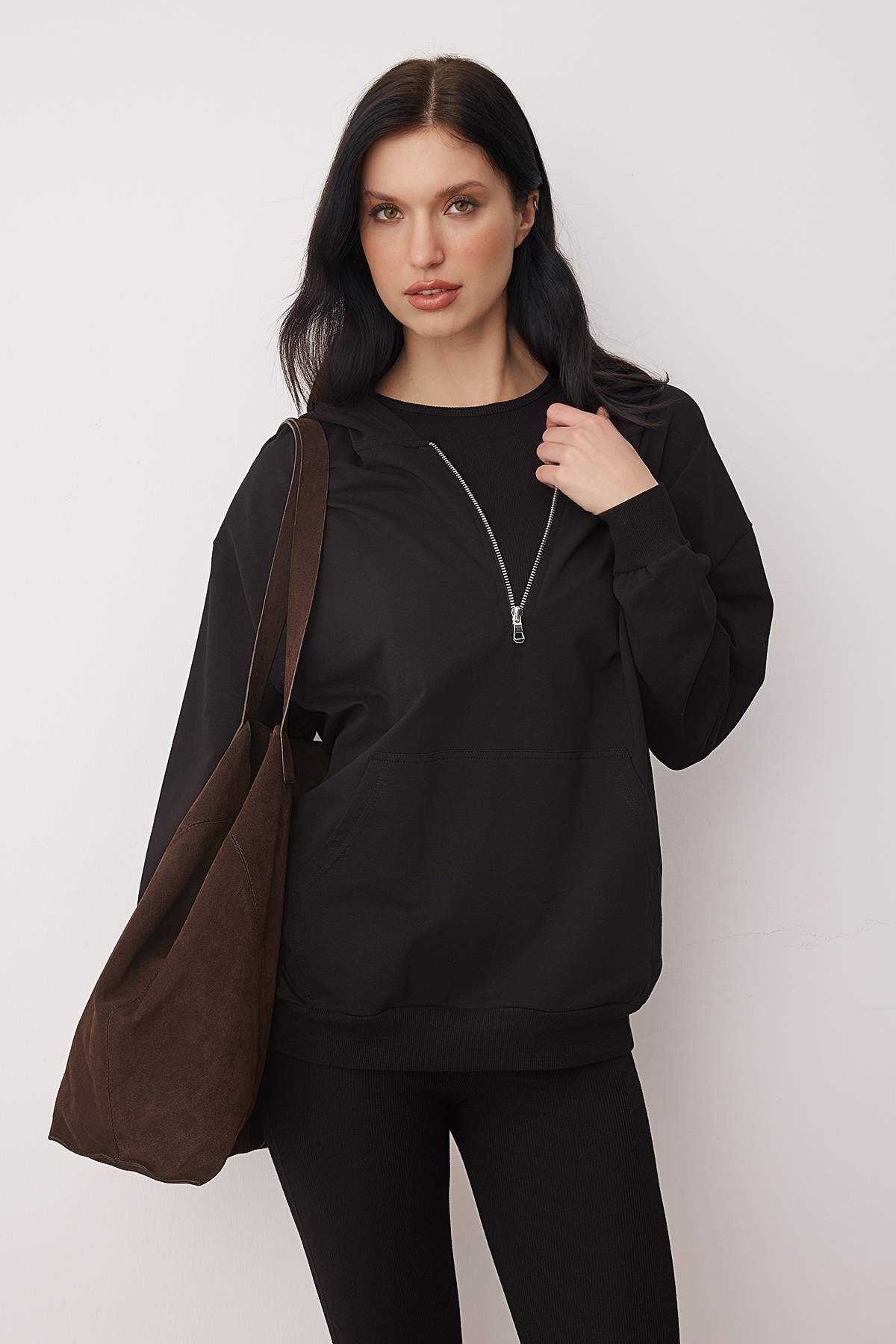 Trendyolmilla  Siyah 3'lü Oversize/Geniş Kalıp Kapüşonlu Taytlı Örme Alt - Üst Takım TWOAW26AU00151 - Görsel 3