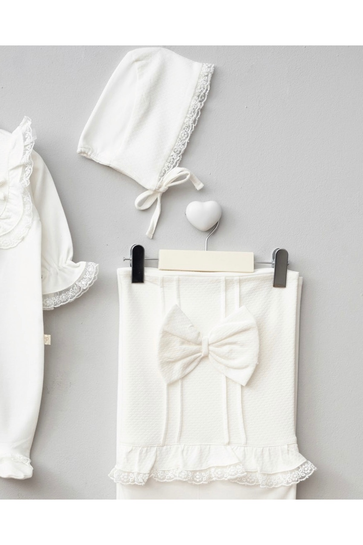 Mert Baby Bella 3'lü Organik Hastane Çıkış Seti Dantel Yaka %100 Pamuk Yenidoğan Kız Bebek fotoğrafı 6 (önizleme)