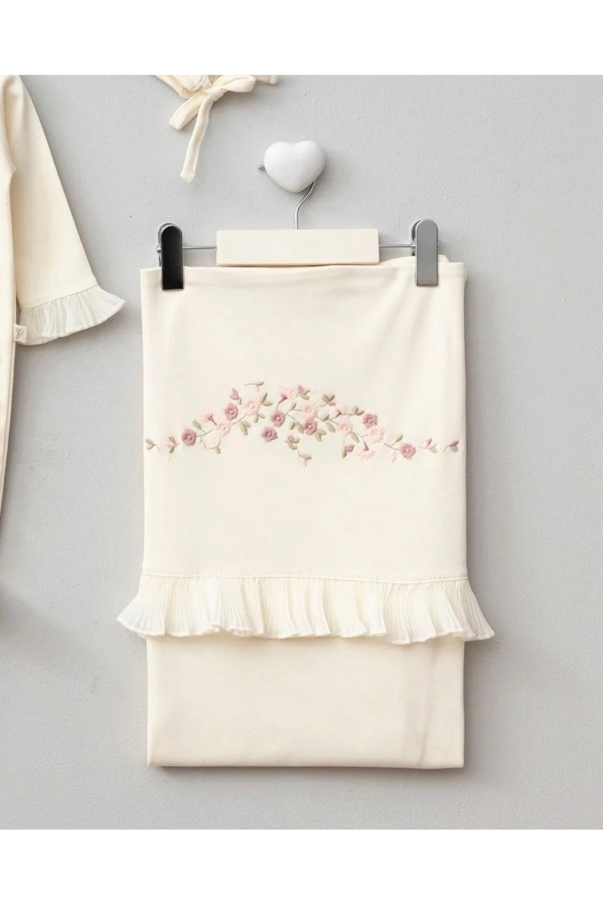 Mert Baby Çiçek Nakışlı Dantel Detaylı 3'lü Organik Hastane Çıkış Seti Natural %100 Pamuk Yenidoğan Kız Bebek fotoğrafı 5 (önizleme)