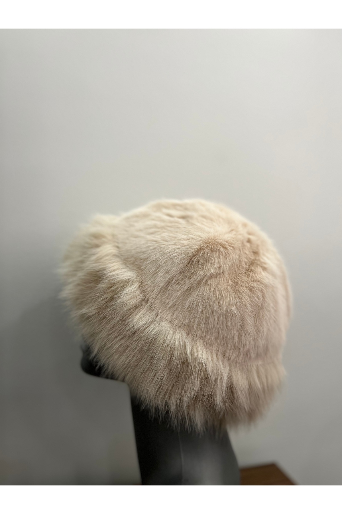 Butik Bej Kadın Peluş Şapka, Yumuşak Kürk Görünümlü Bere görsel 2