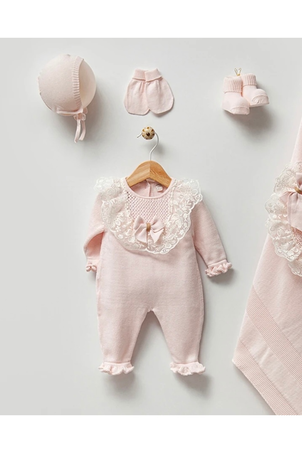 Mert Baby Triko Dantelli 5'li Organik Hastane Çıkış Seti %100 Pamuk Yenidoğan Kız Bebek fotoğrafı 4 (önizleme)