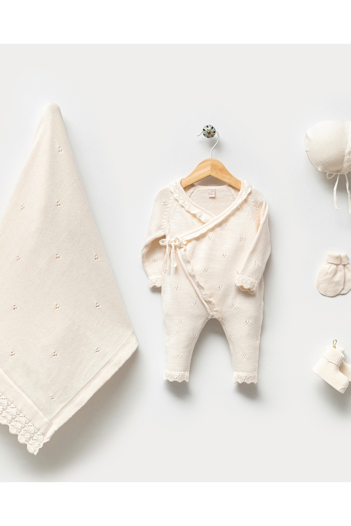 Mert Baby Kruvaze Jakarlı Triko 5'li Organik Hastane Çıkış Seti Krem %100 Pamuk Yenidoğan Kız Bebek fotoğrafı 5 (önizleme)
