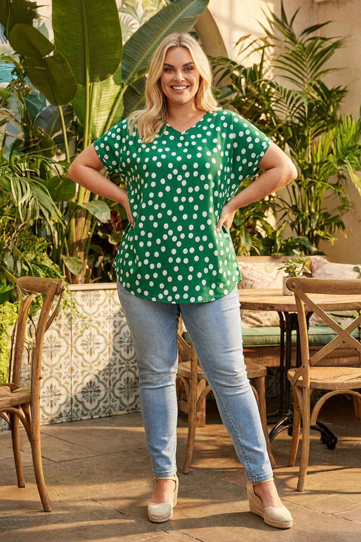 Stil Diva Büyük Beden V Yaka Kısa Kollu Puantiyeli T-shirt 303956