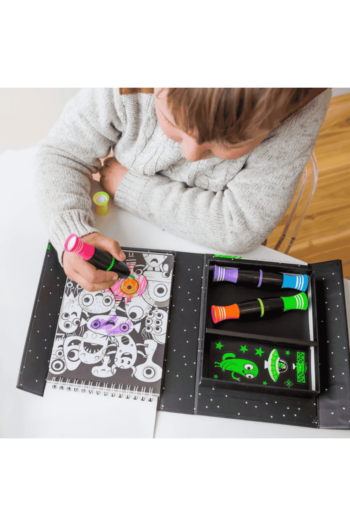 مجموعه نقاشی Tribe Neon – فضای بیرونی