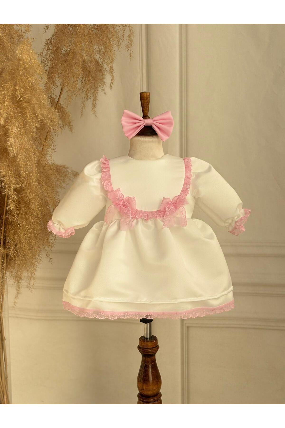 Hobidik Kız Bebek Kırık Beyaz Pembe Güpürlü Önlüklü Elbise Set fotoğrafı 2 (önizleme)