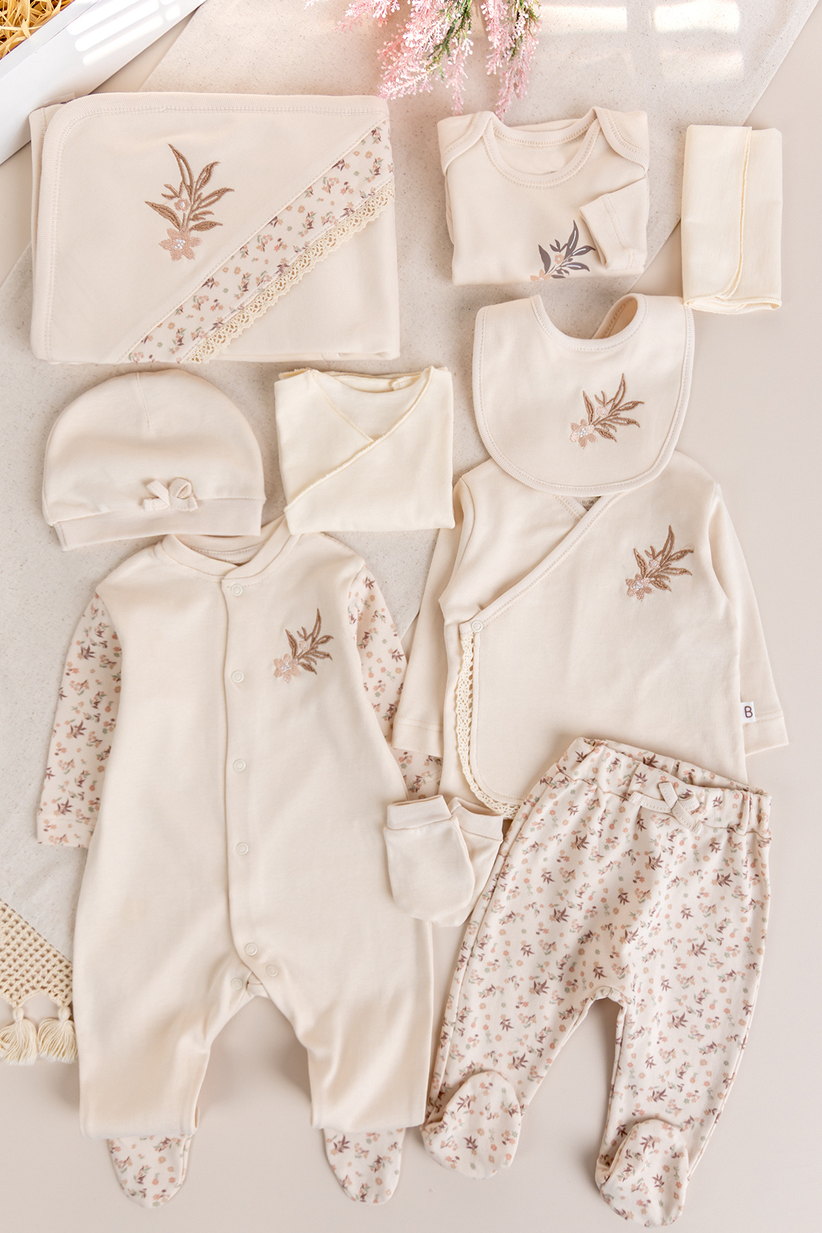 Babymod Çiçek Desenli 10'lu Kız Bebek Hastane Çıkışı Bebek Takımı fotoğrafı 2 (önizleme)
