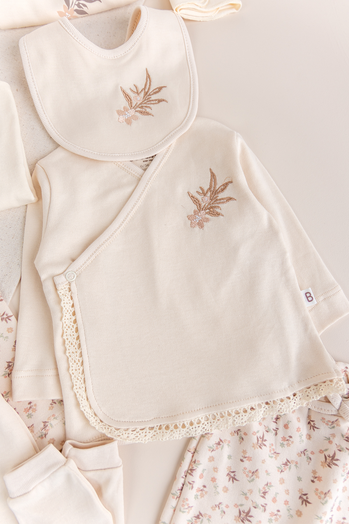 Babymod Çiçek Desenli 10'lu Kız Bebek Hastane Çıkışı Bebek Takımı fotoğrafı 6 (önizleme)