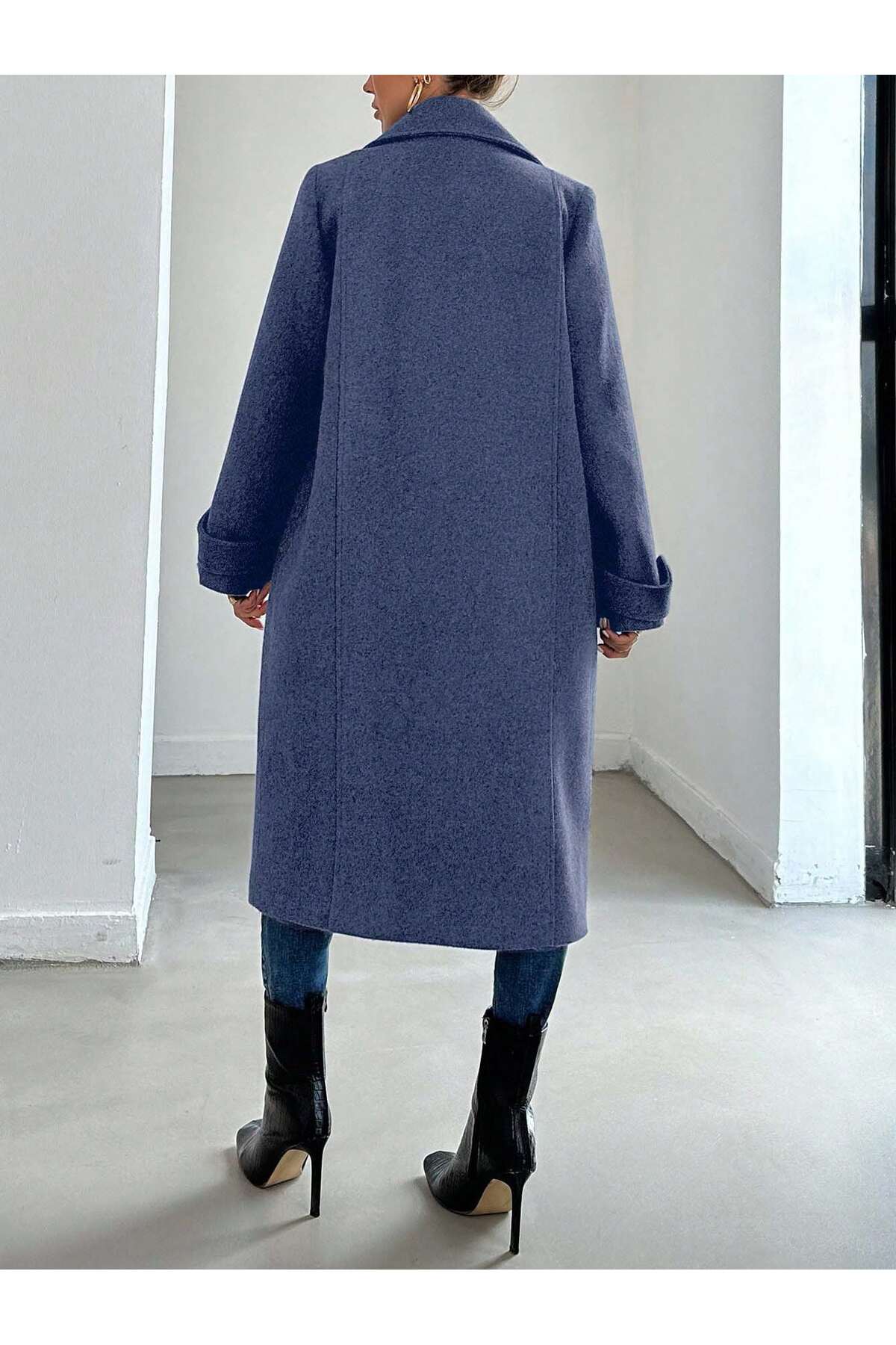 Female Clothing  Tozlu Mavi Astarlı Cepli Apolet Detaylı Uzun Cırtlı Kaban - Görsel 2